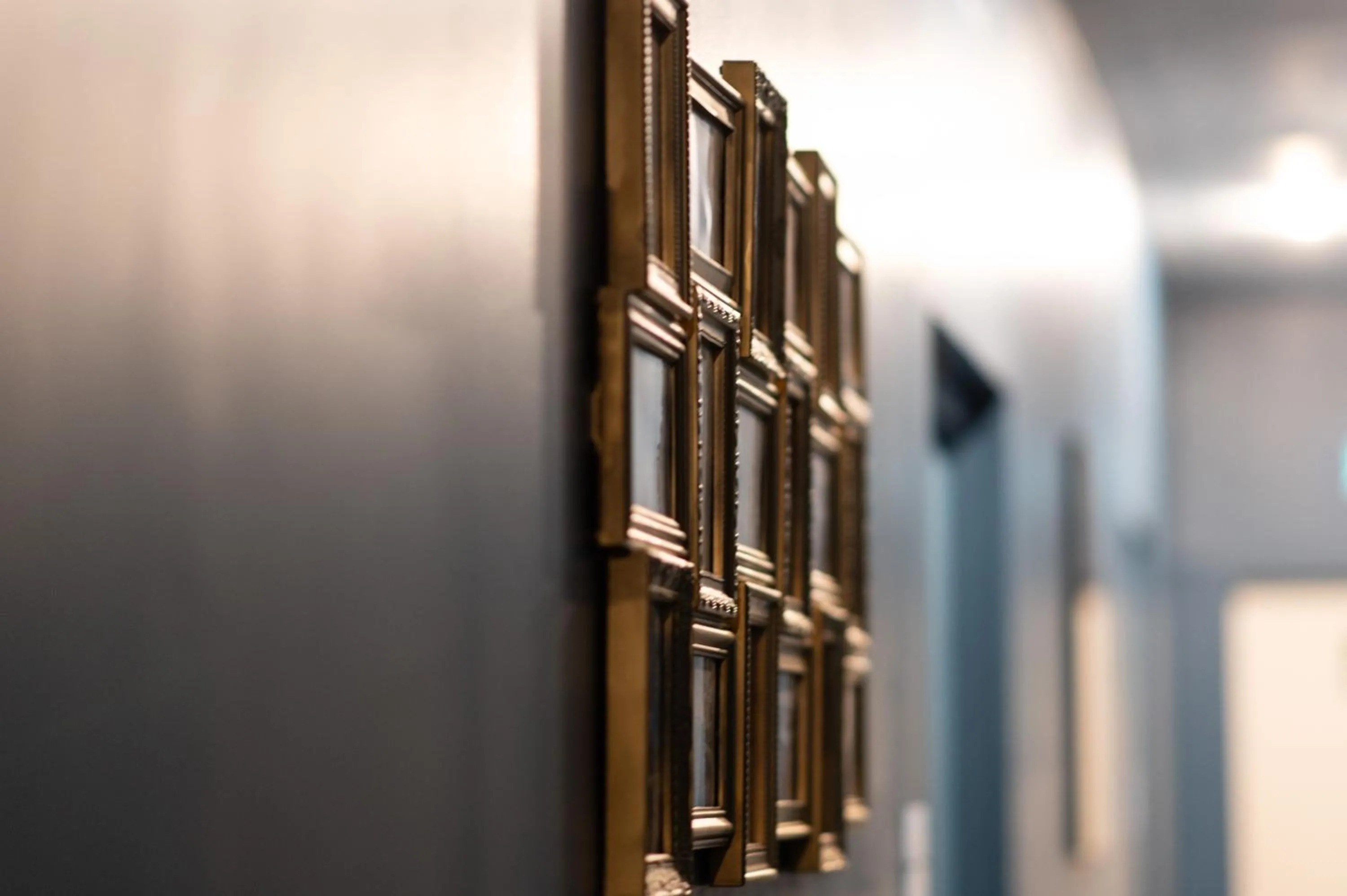 Lobby or reception in The Originals Boutique, Hôtel Victoria, Châtelaillon-Plage