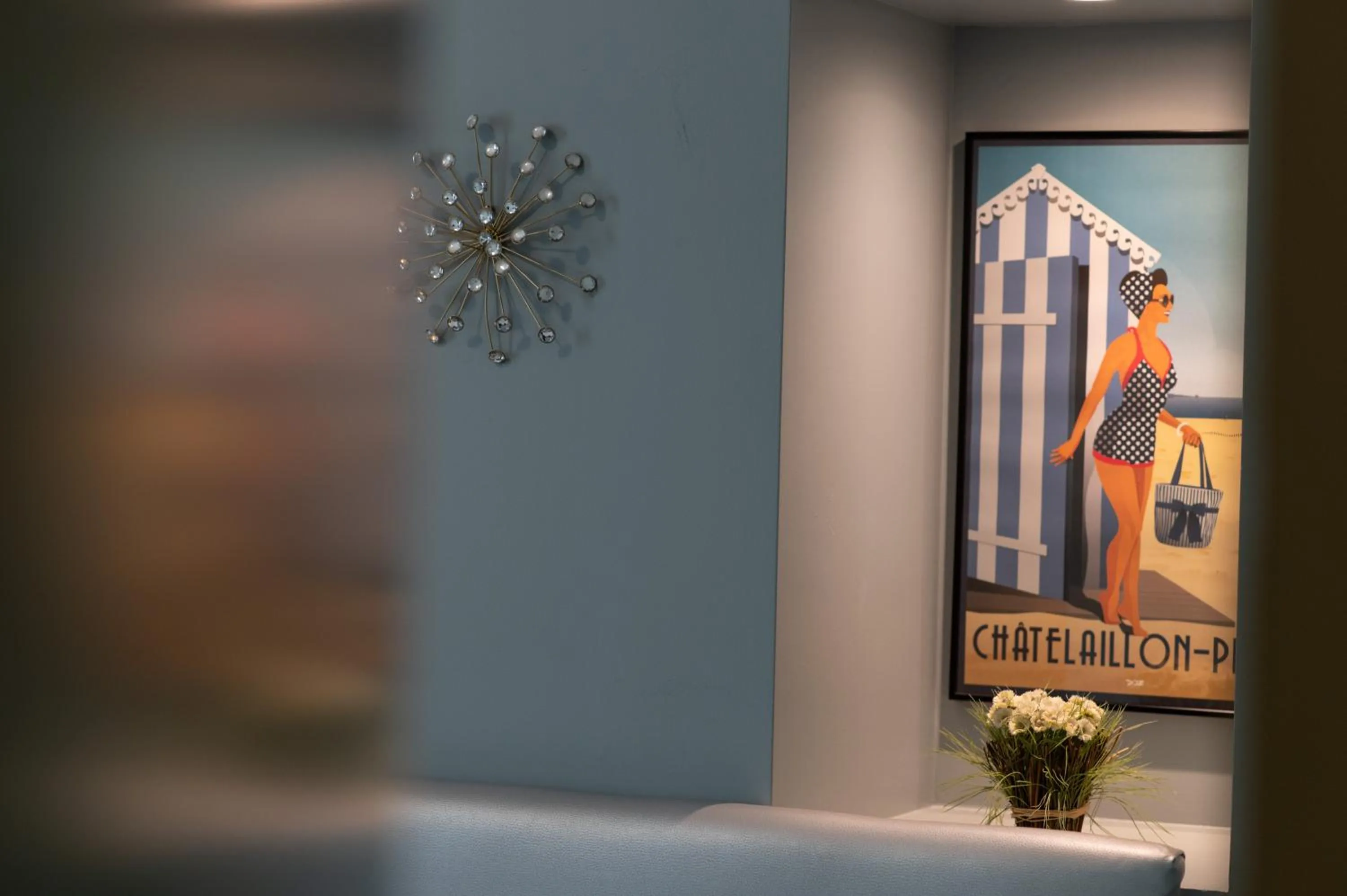 Lobby or reception in The Originals Boutique, Hôtel Victoria, Châtelaillon-Plage