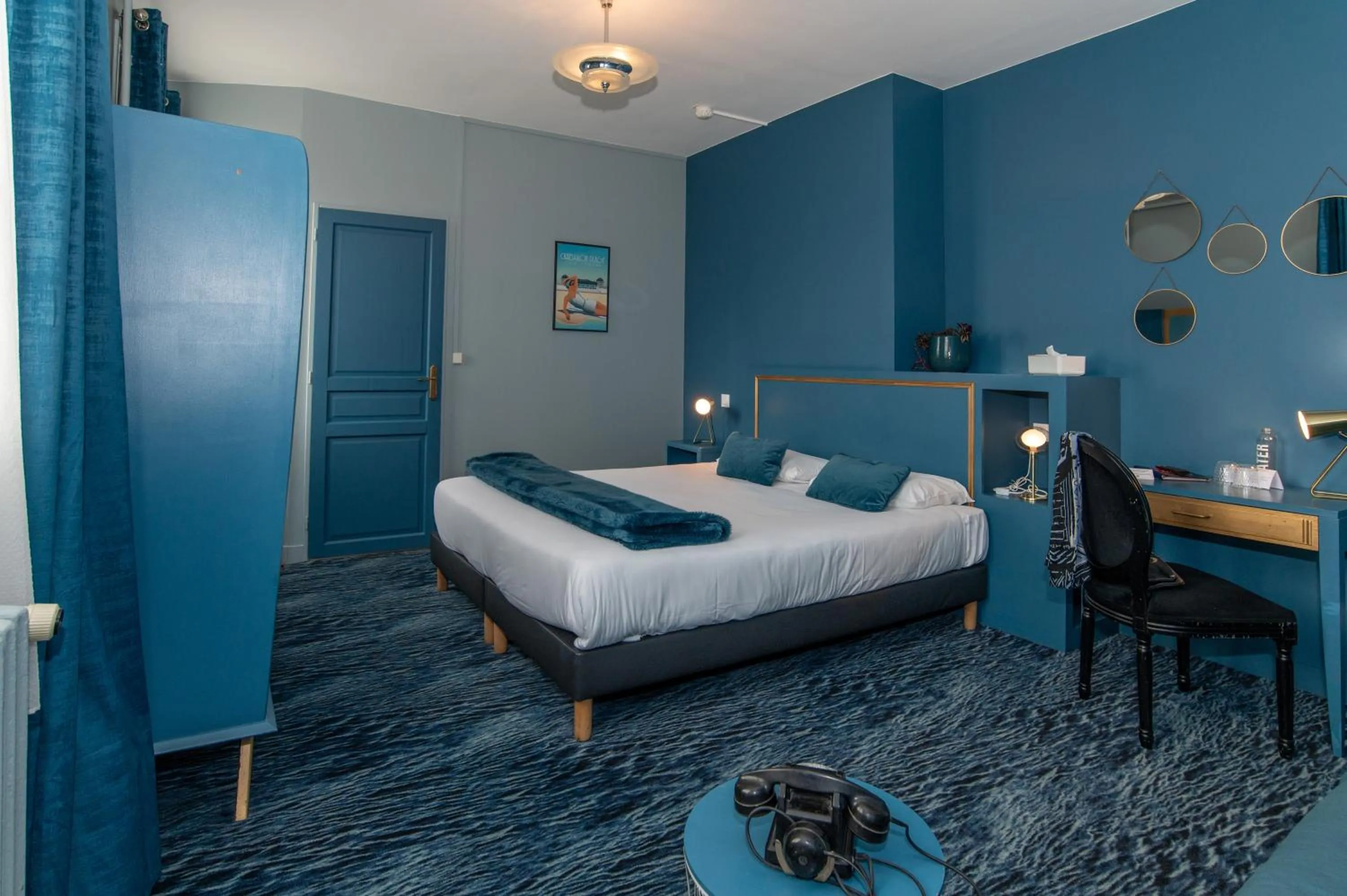 Bed in The Originals Boutique, Hôtel Victoria, Châtelaillon-Plage