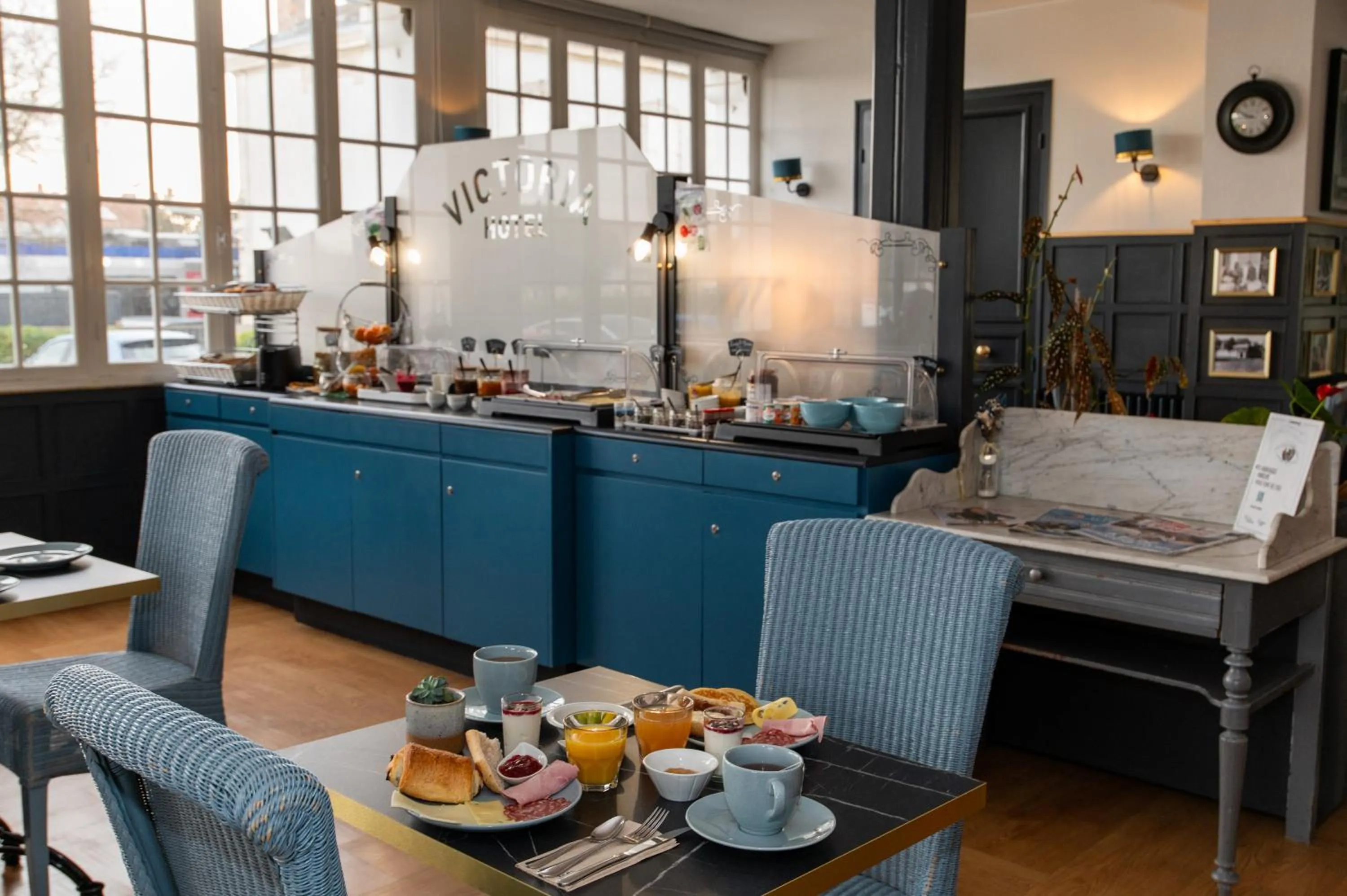 Breakfast in The Originals Boutique, Hôtel Victoria, Châtelaillon-Plage