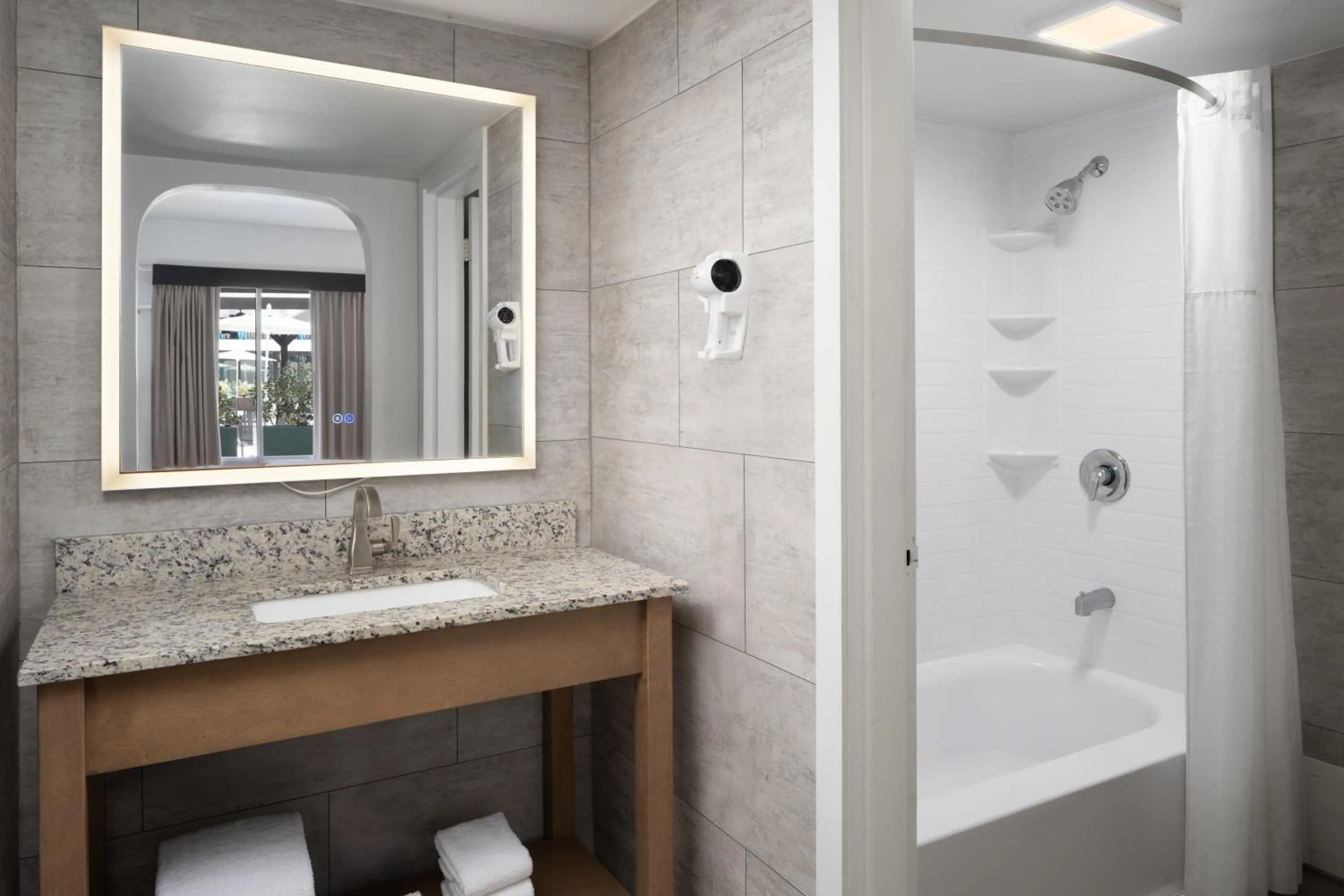 Bath in The Harrison Downtown Hollywood