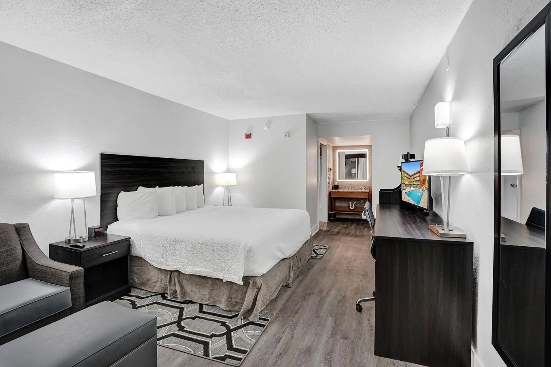 Bedroom, Bed in The Harrison Hotel, an Ascend Collection Hotel