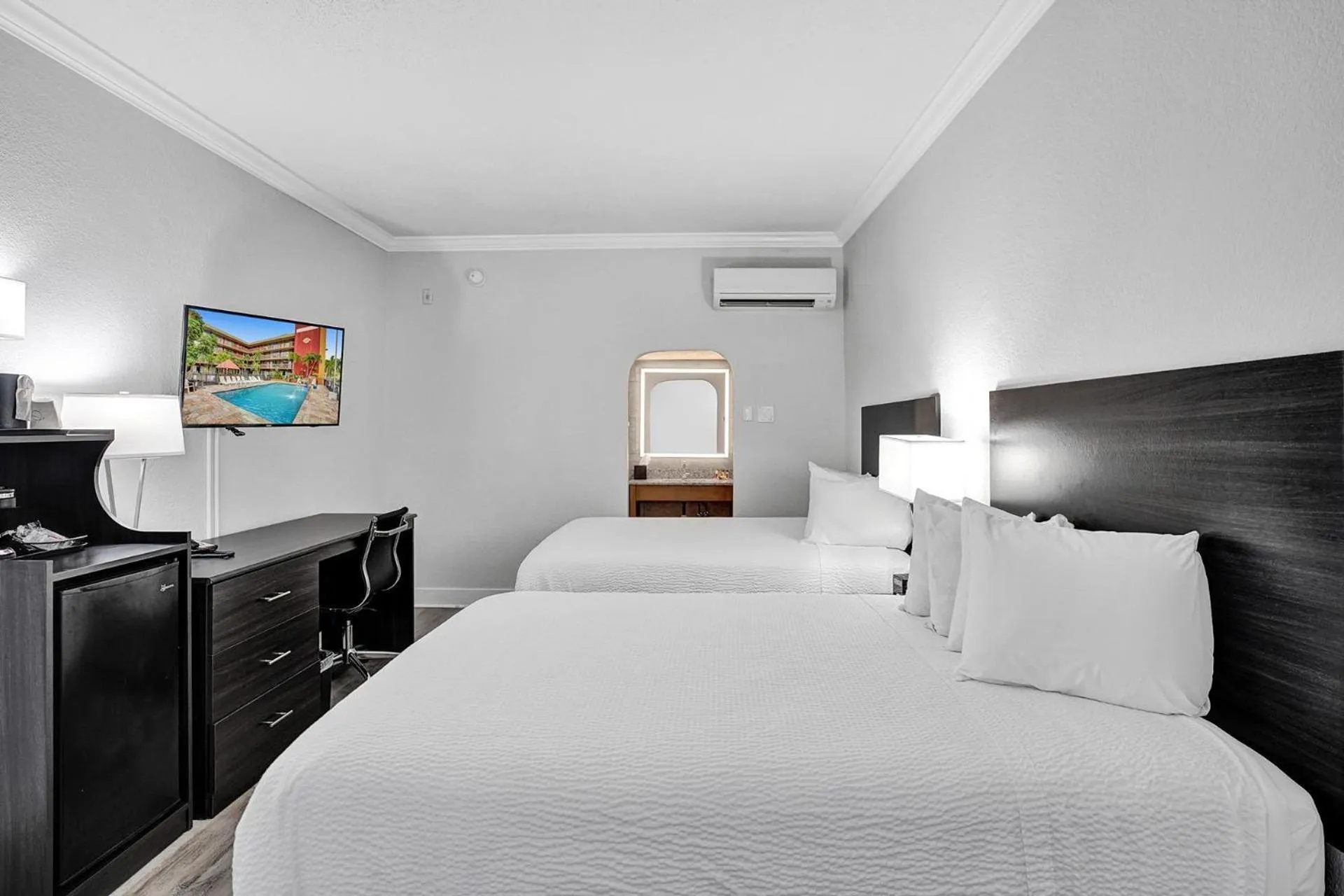 Bedroom, Bed in The Harrison Hotel, an Ascend Collection Hotel