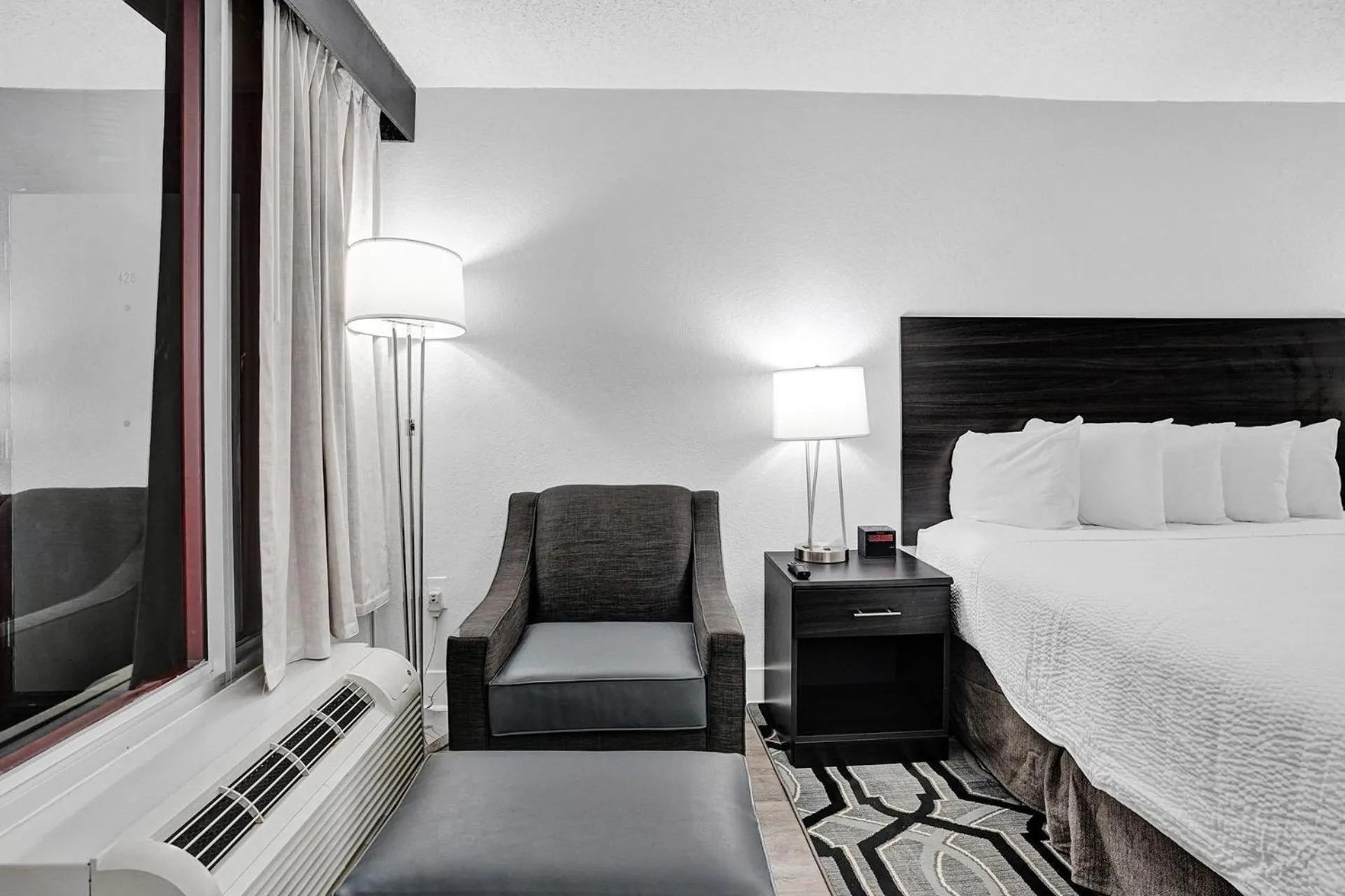 Bedroom, Bed in The Harrison Hotel, an Ascend Collection Hotel