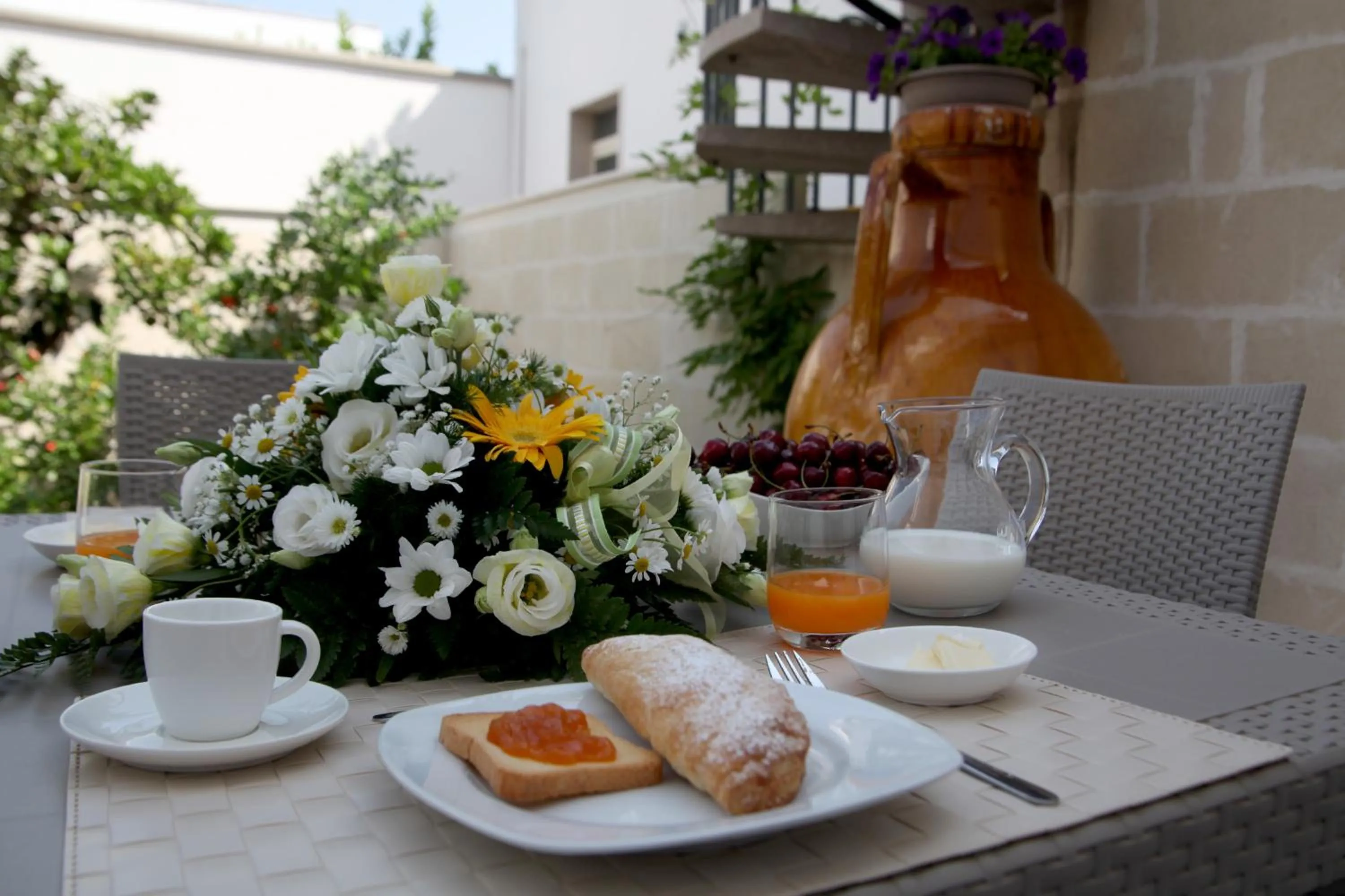 Garden in La Buona Creanza by Jdvacanze