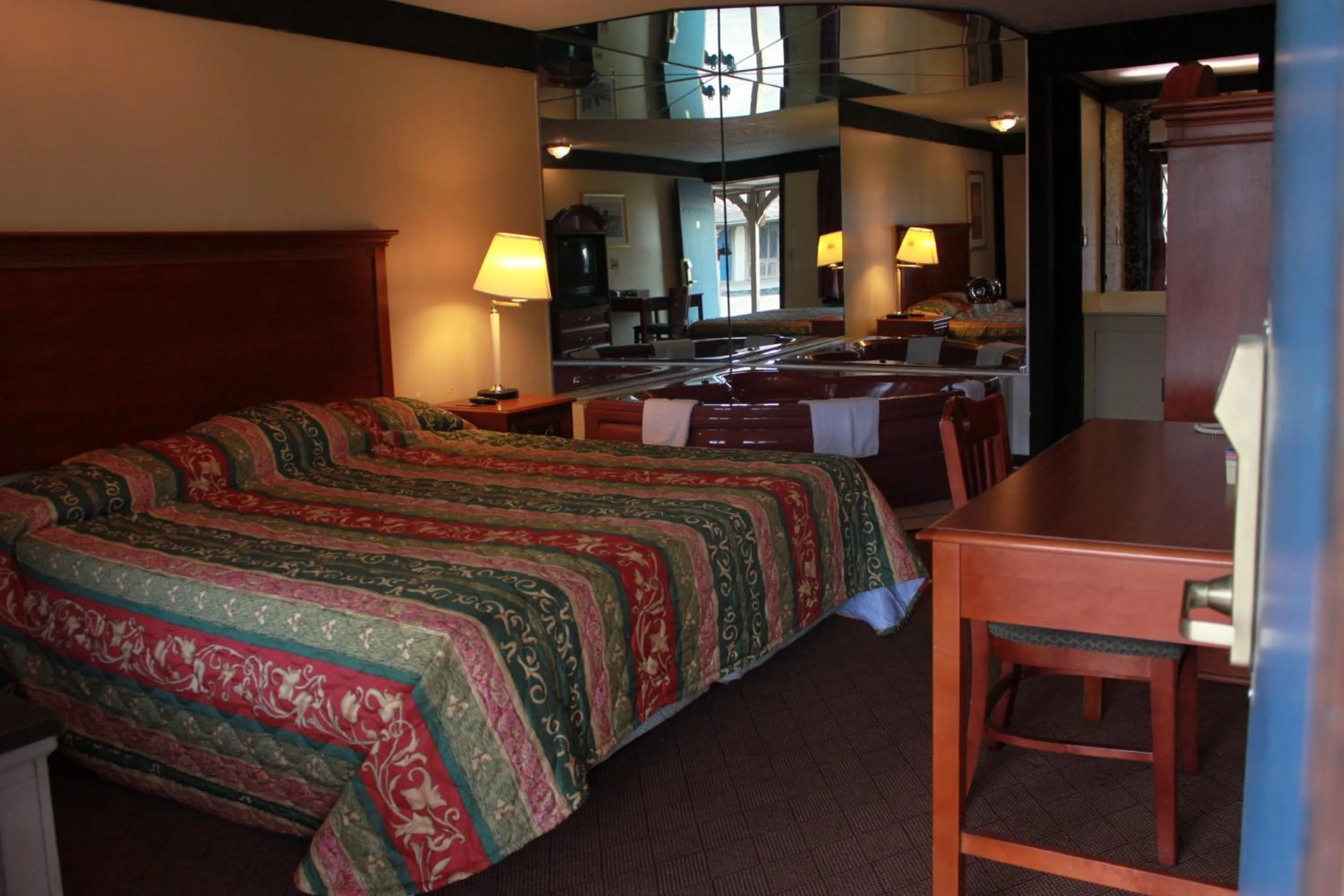 Bedroom, Bed in Knights Inn Indianapolis