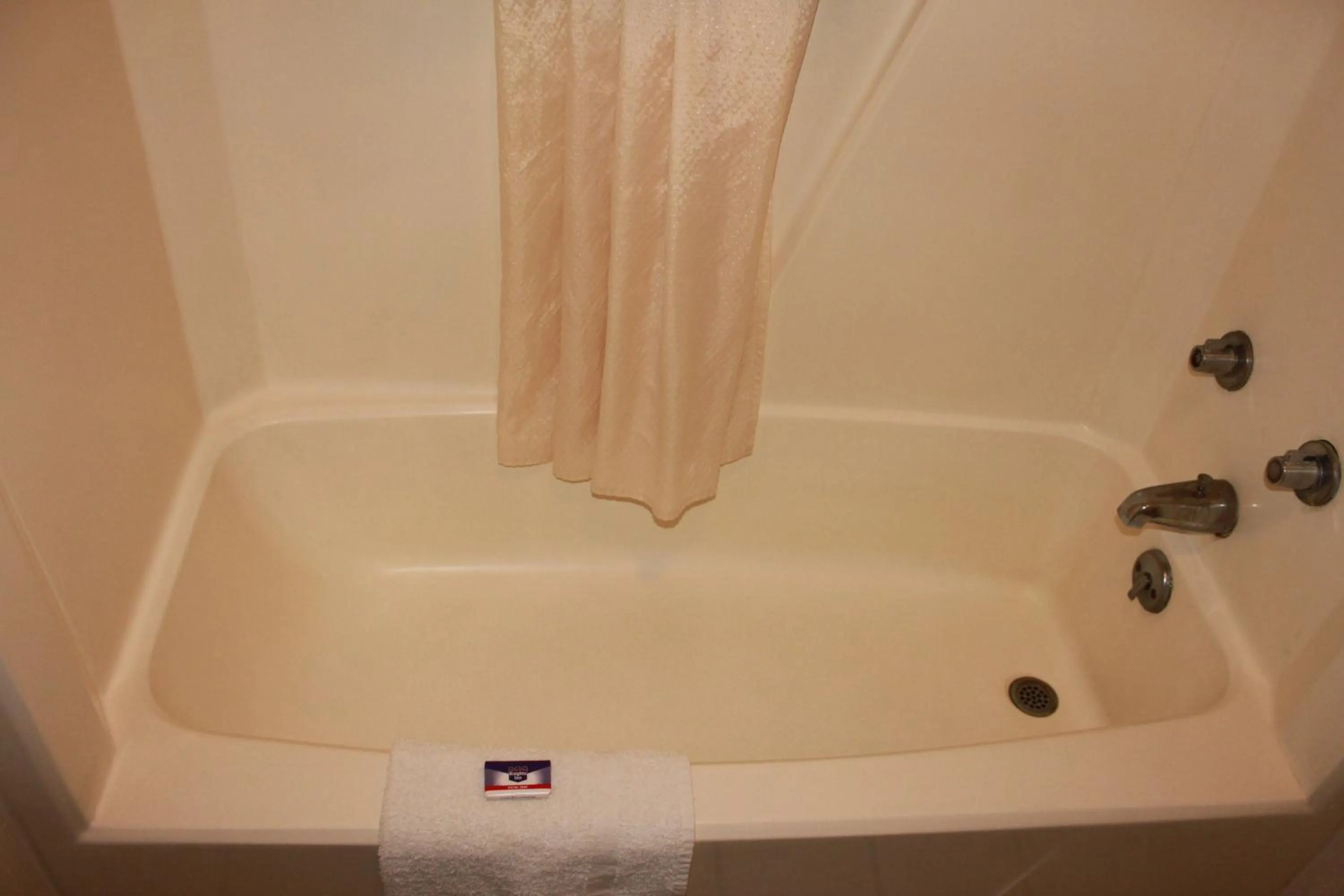 Shower in Knights Inn Indianapolis