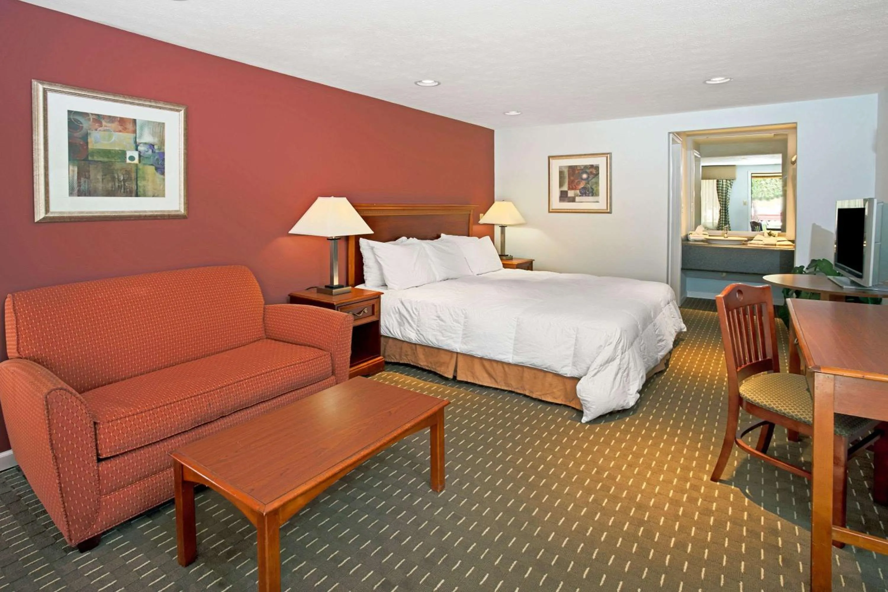 Photo of the whole room, Bed in Knights Inn Indianapolis