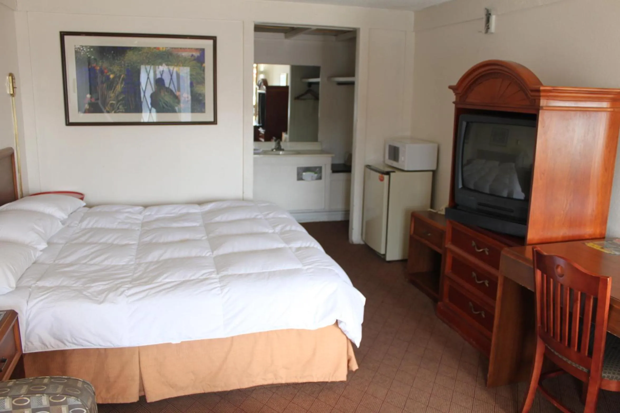 Bedroom, Bed in Knights Inn Indianapolis