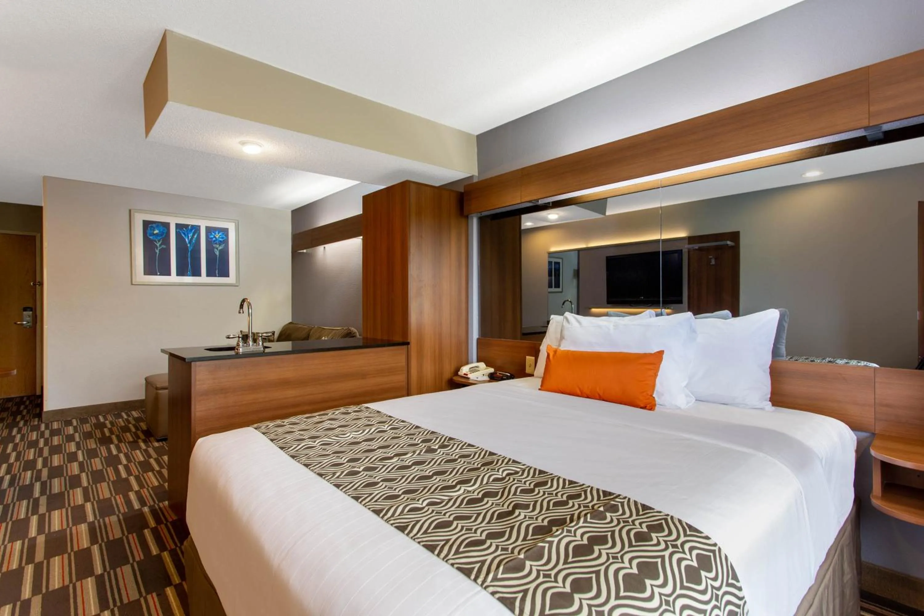 Bedroom, Bed in Microtel Inn & Suites by Wyndham Philadelphia Airport