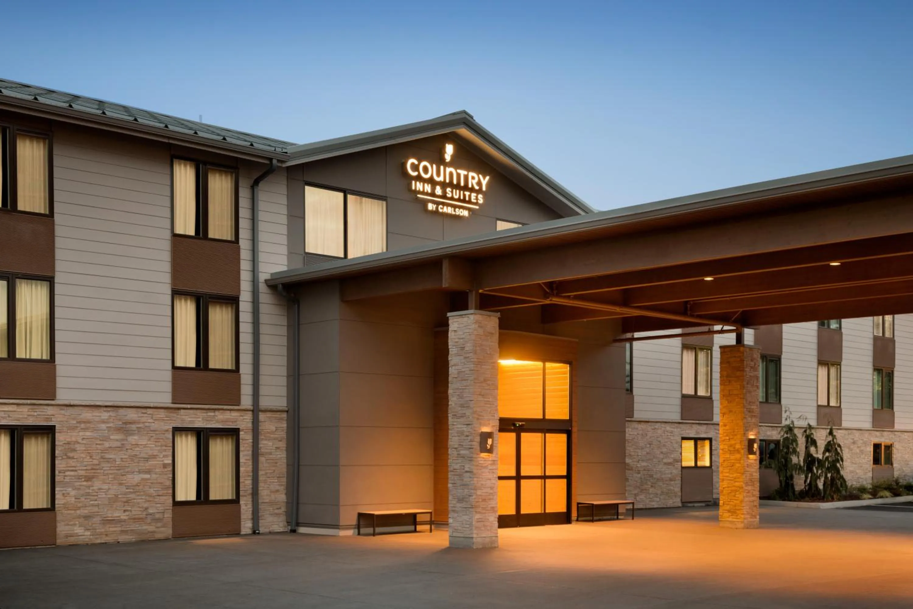 Property building in Country Inn & Suites by Radisson, Seattle-Tacoma International Airport, WA