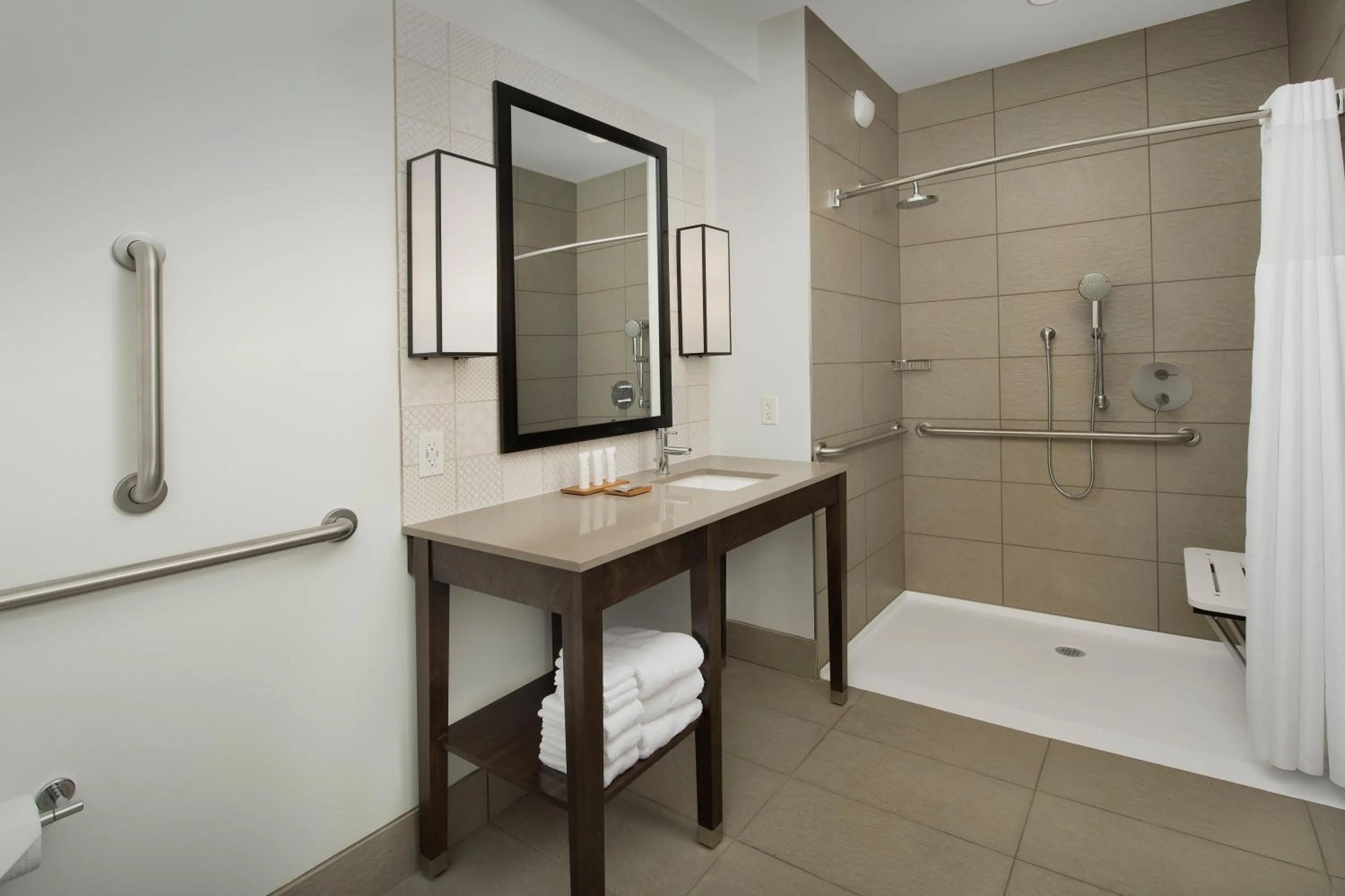 Bathroom in Country Inn & Suites by Radisson, Seattle-Tacoma International Airport, WA