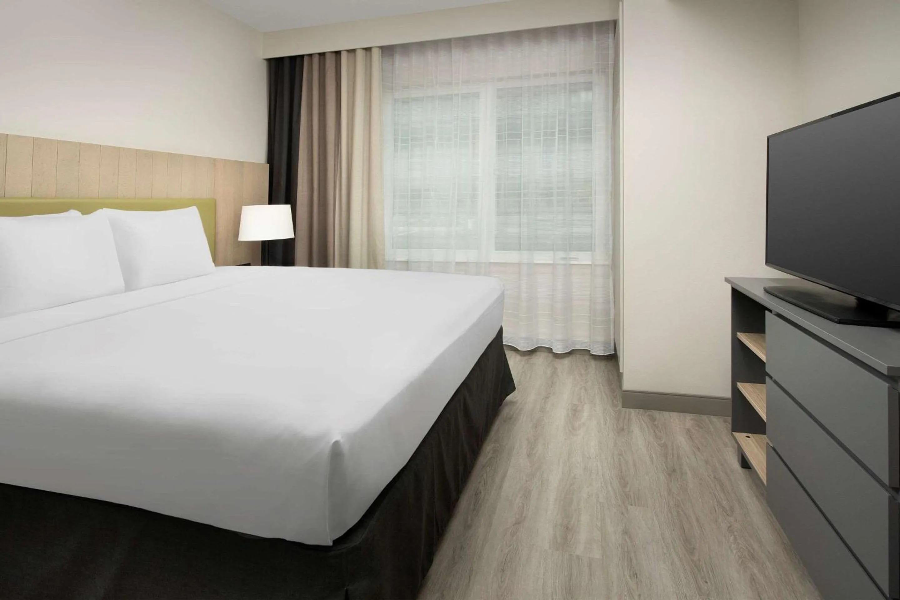 Bedroom, Bed in Country Inn & Suites by Radisson, Seattle-Tacoma International Airport, WA
