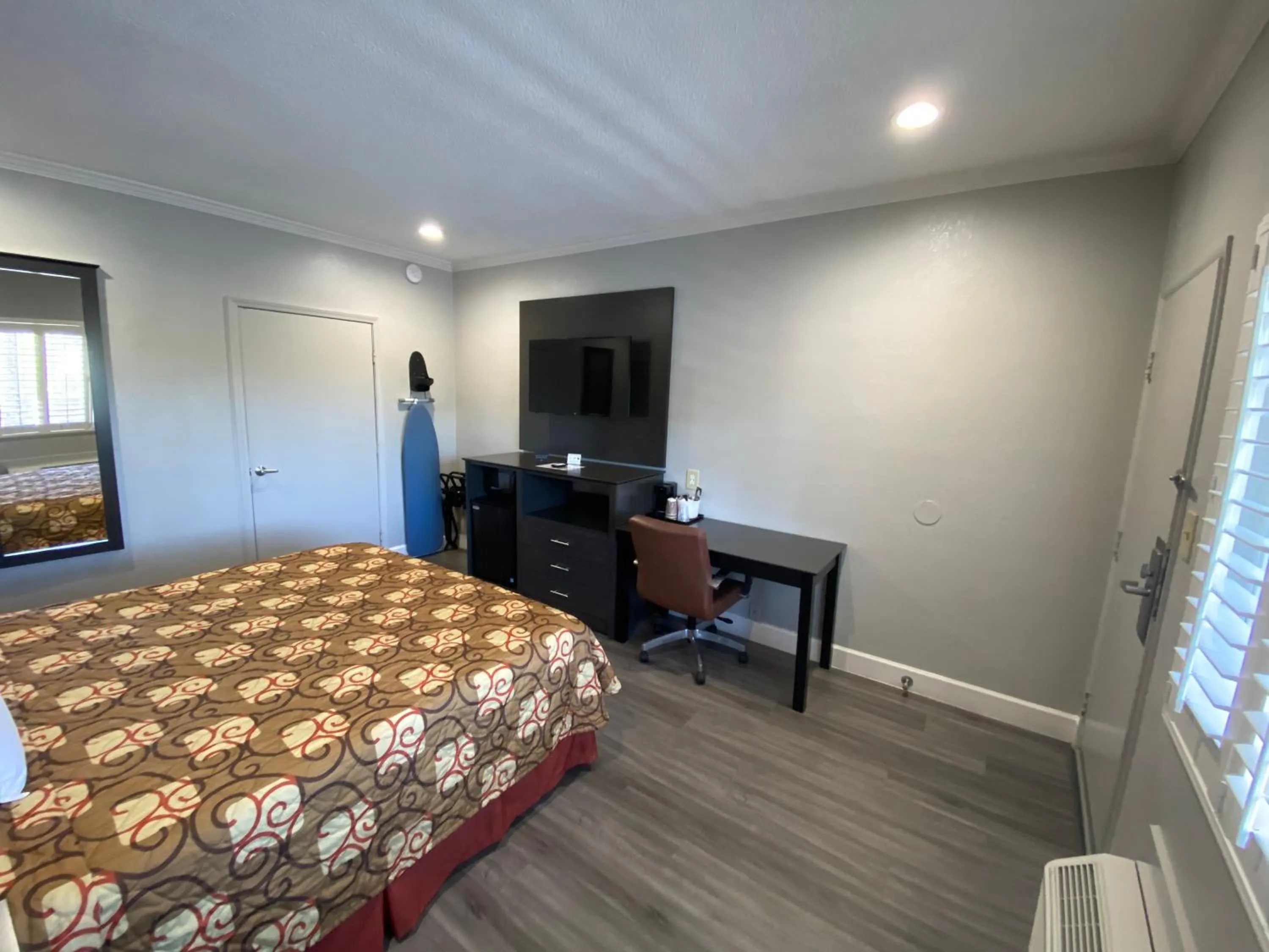 TV and multimedia, Bed in Budget Inn of Hayward