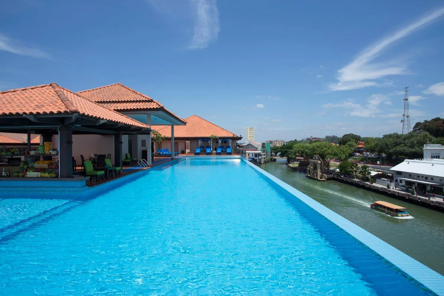 Swimming pool in Casa del Rio Melaka