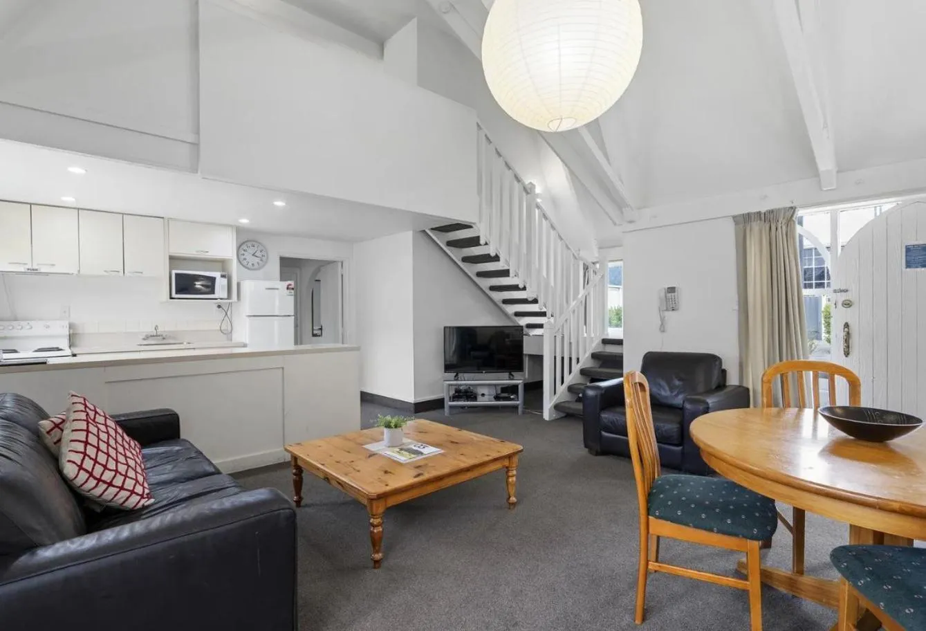 Living room in Camelot Motor Lodge