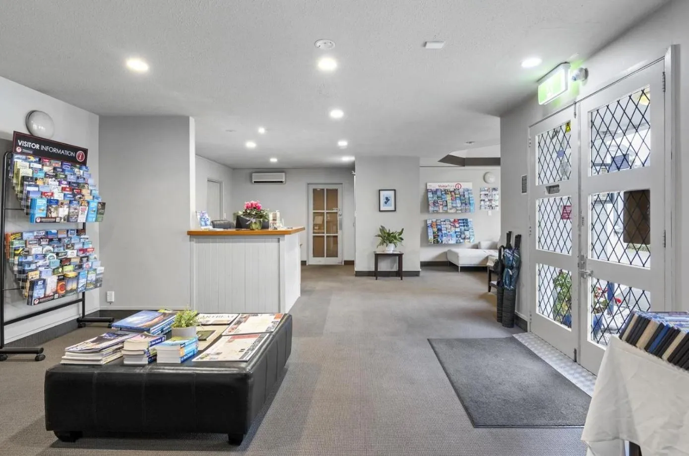 Lobby or reception in Camelot Motor Lodge