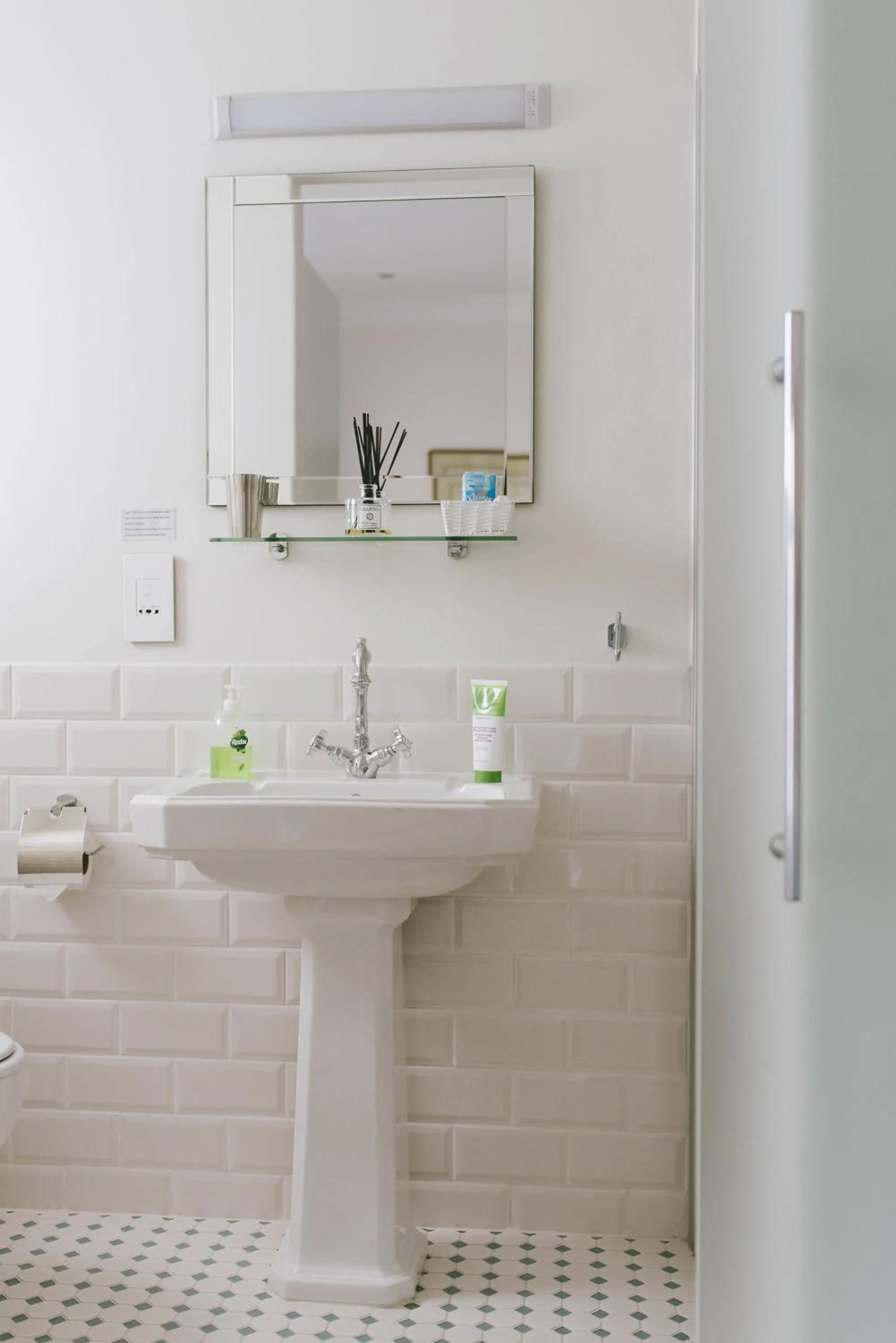 Shower in The Victorian Goose