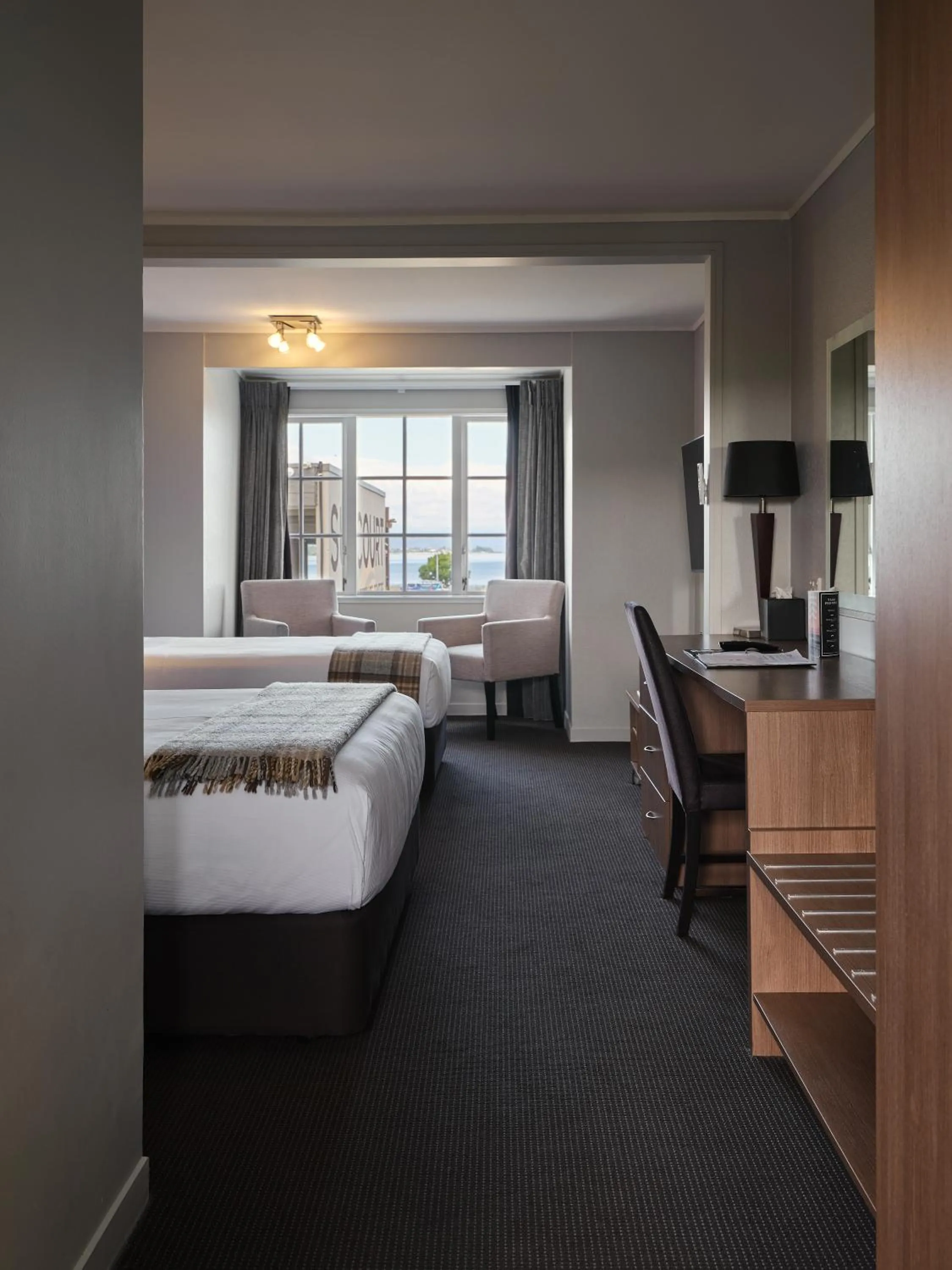 Bed in Suncourt Hotel & Conference Centre