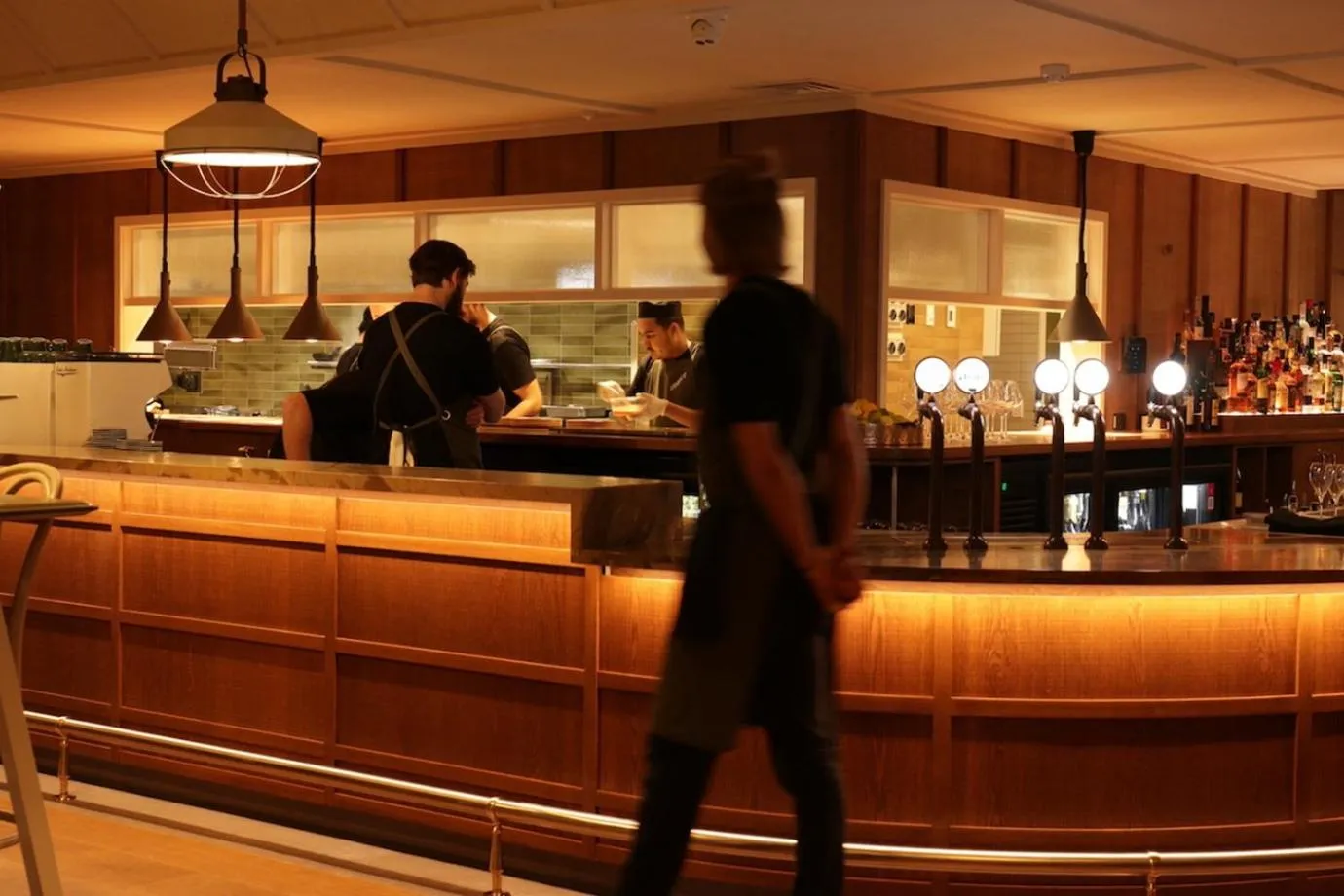 Restaurant/places to eat in Suncourt Hotel & Conference Centre