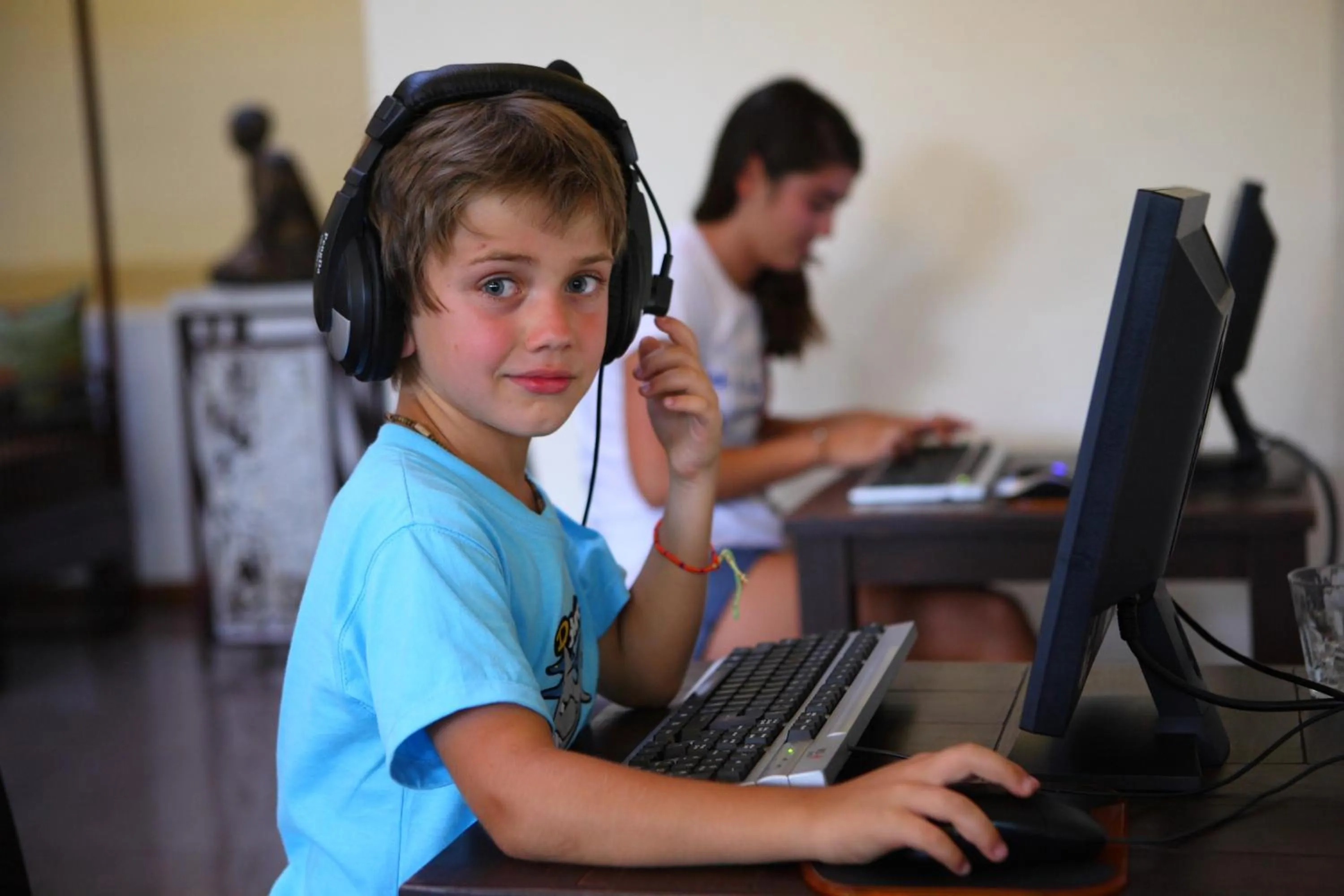 People in The 3sis Hotel