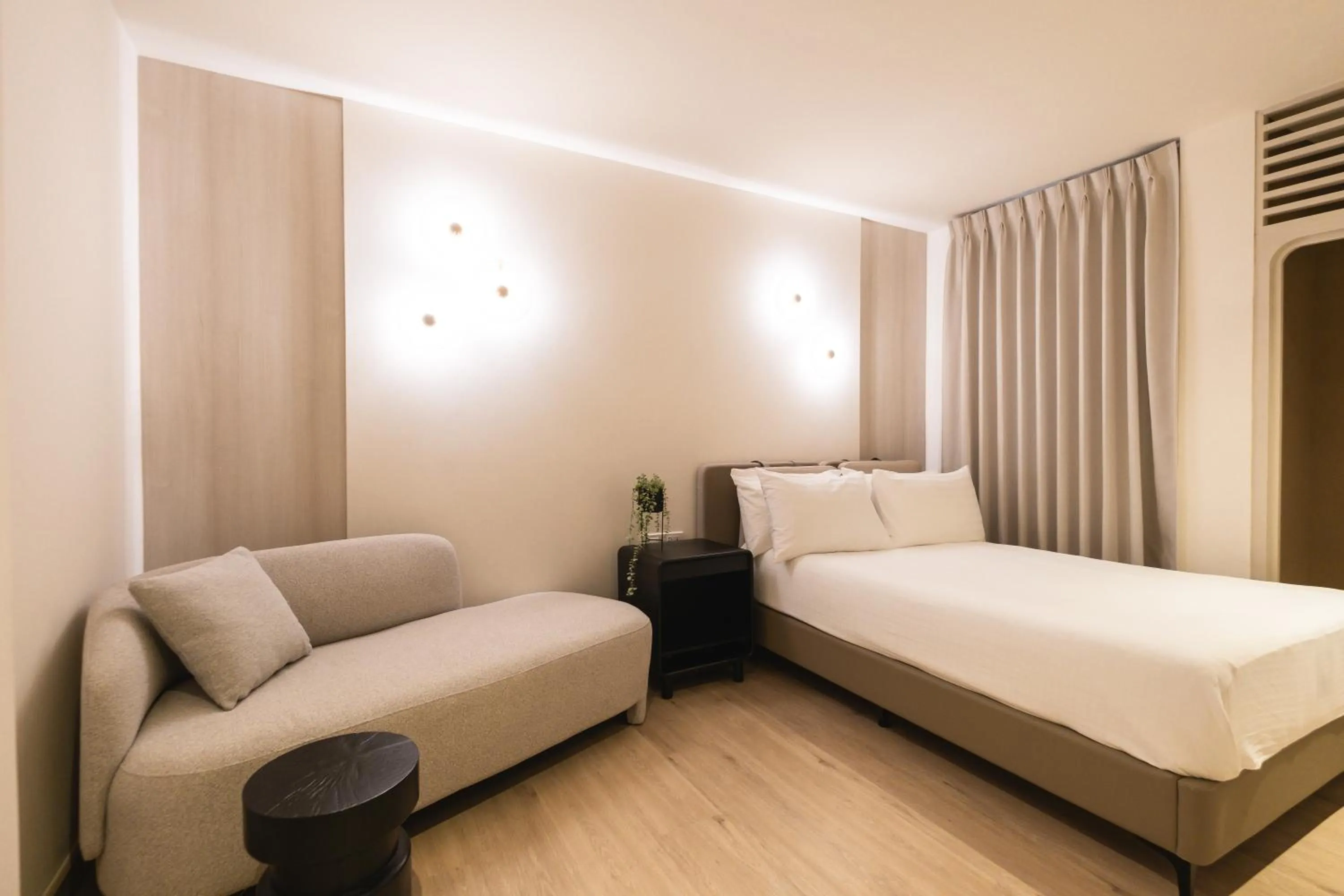 Property building, Bed in The 3sis Hotel