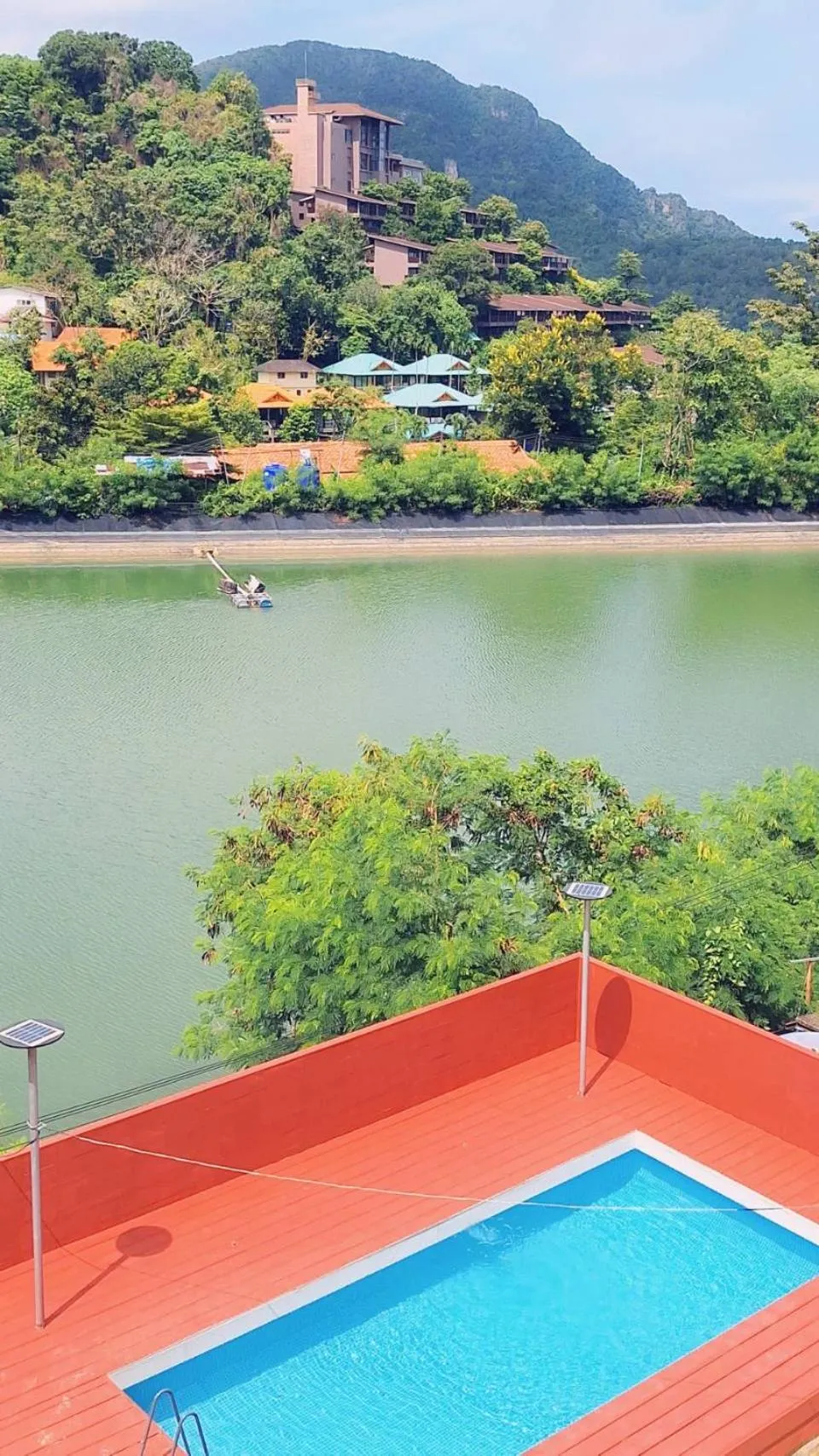 Swimming pool in Phi Phi Green Hill Resort