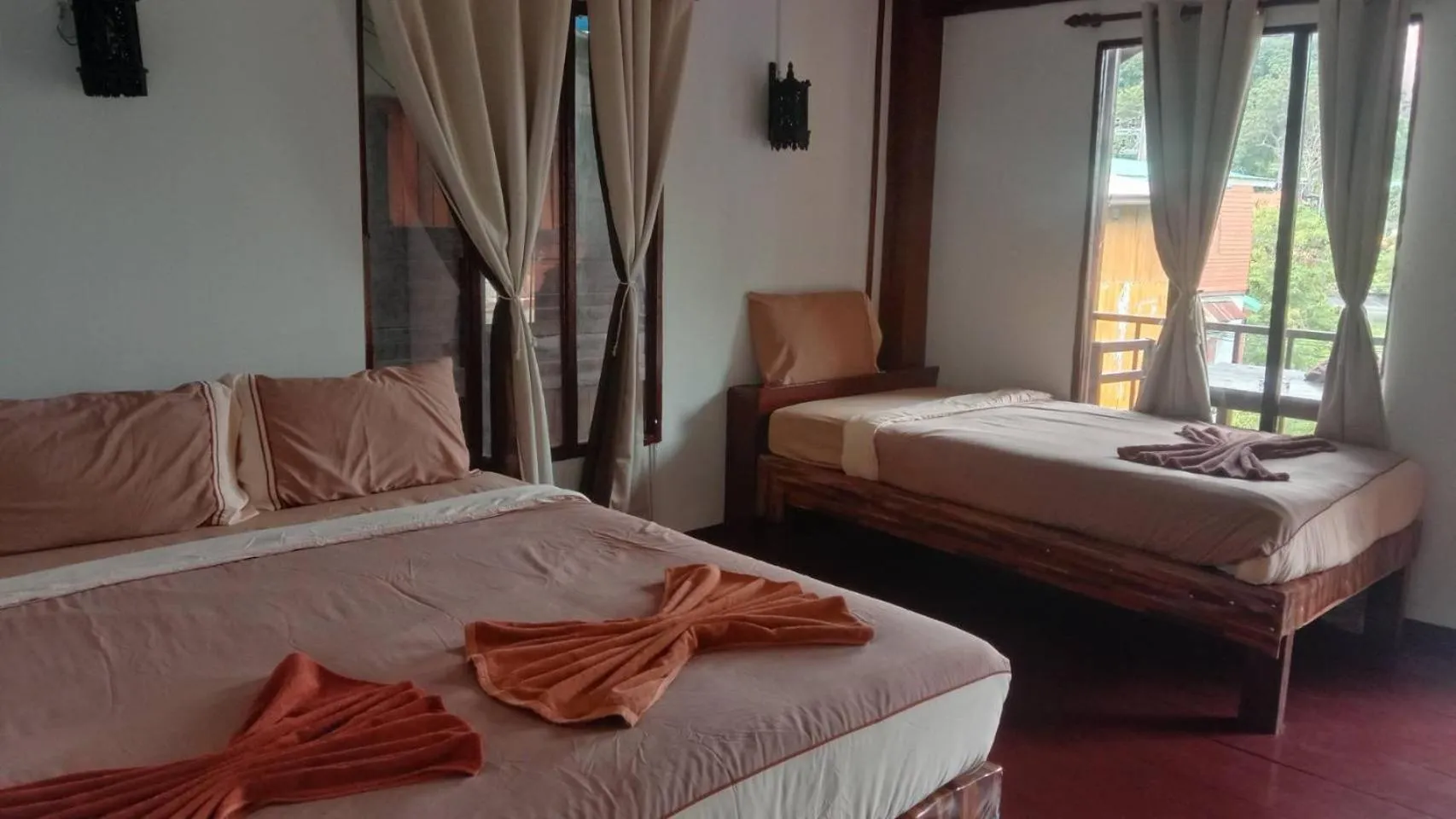 Bedroom, Bed in Phi Phi Green Hill Resort