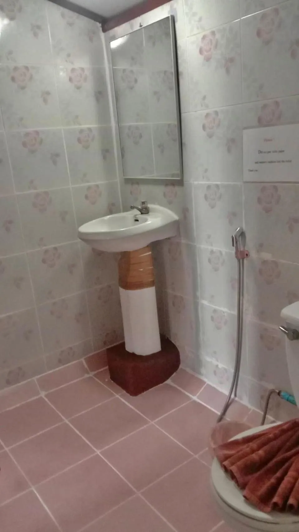 Toilet in Phi Phi Green Hill Resort