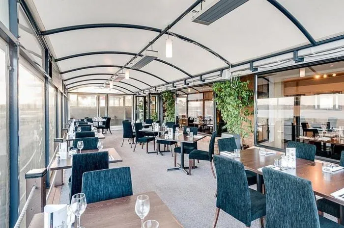 Restaurant/places to eat in Marineland Beachfront Accommodation