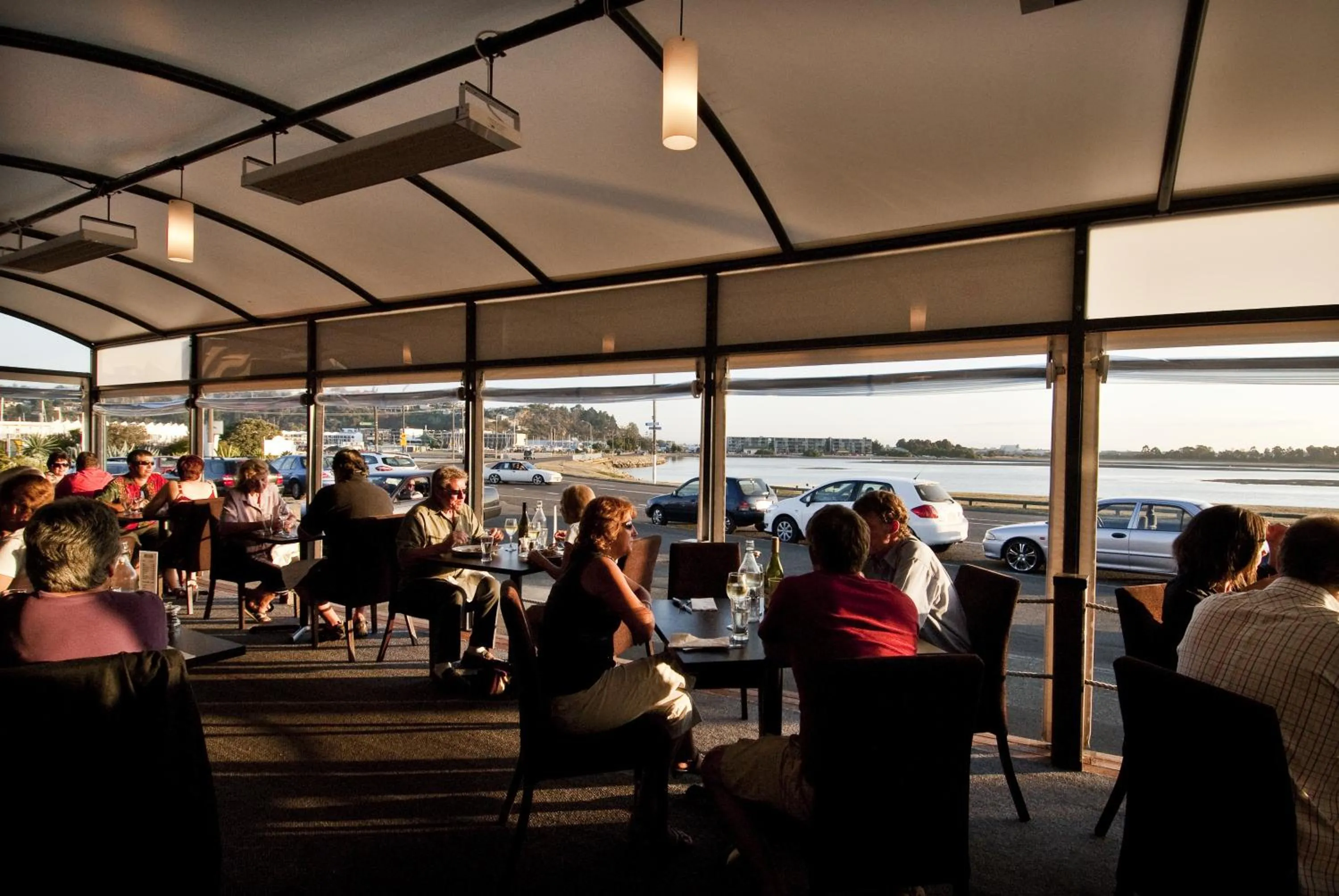 Restaurant/places to eat in Marineland Beachfront Accommodation