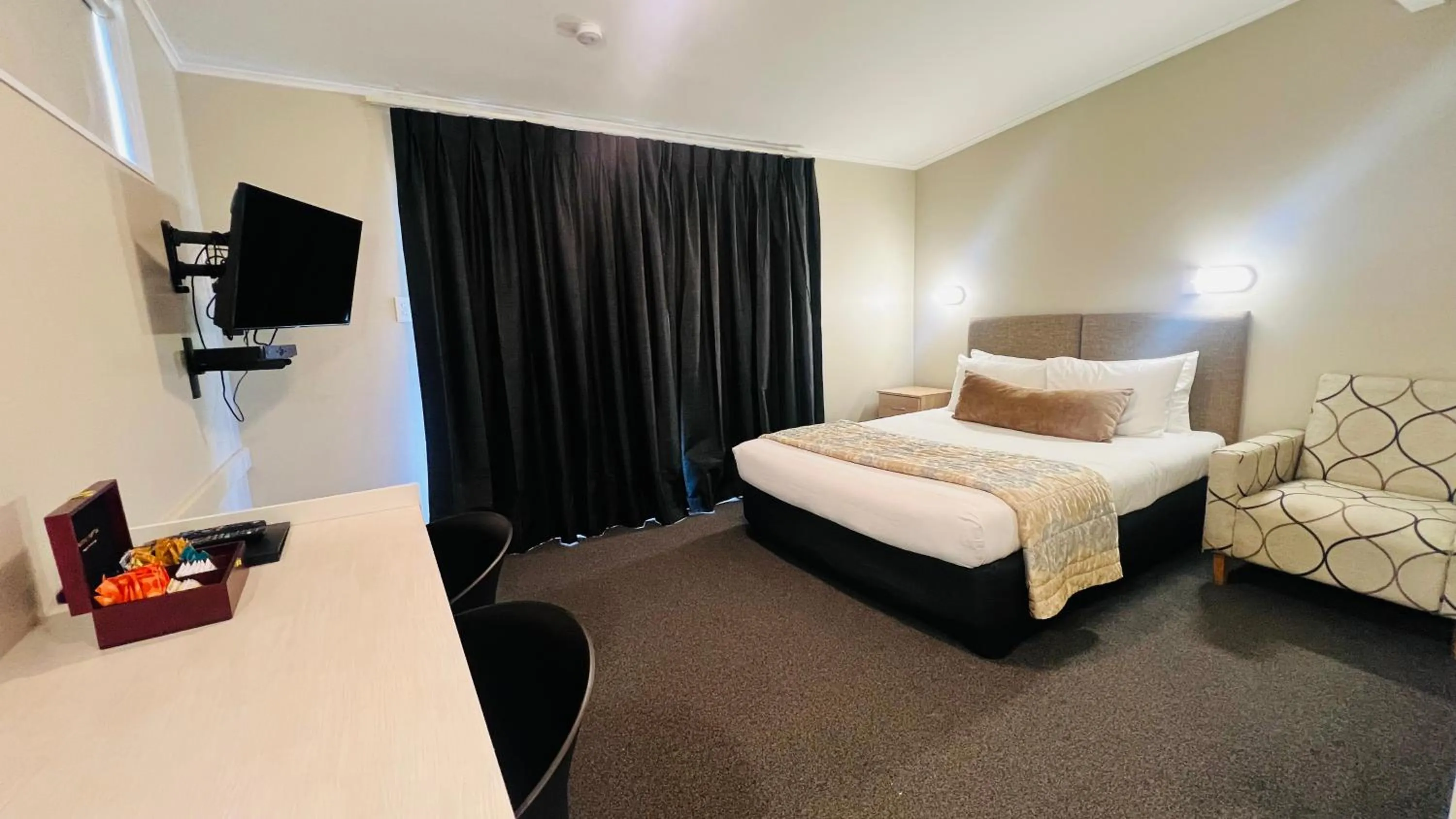 Bed in Marineland Beachfront Accommodation