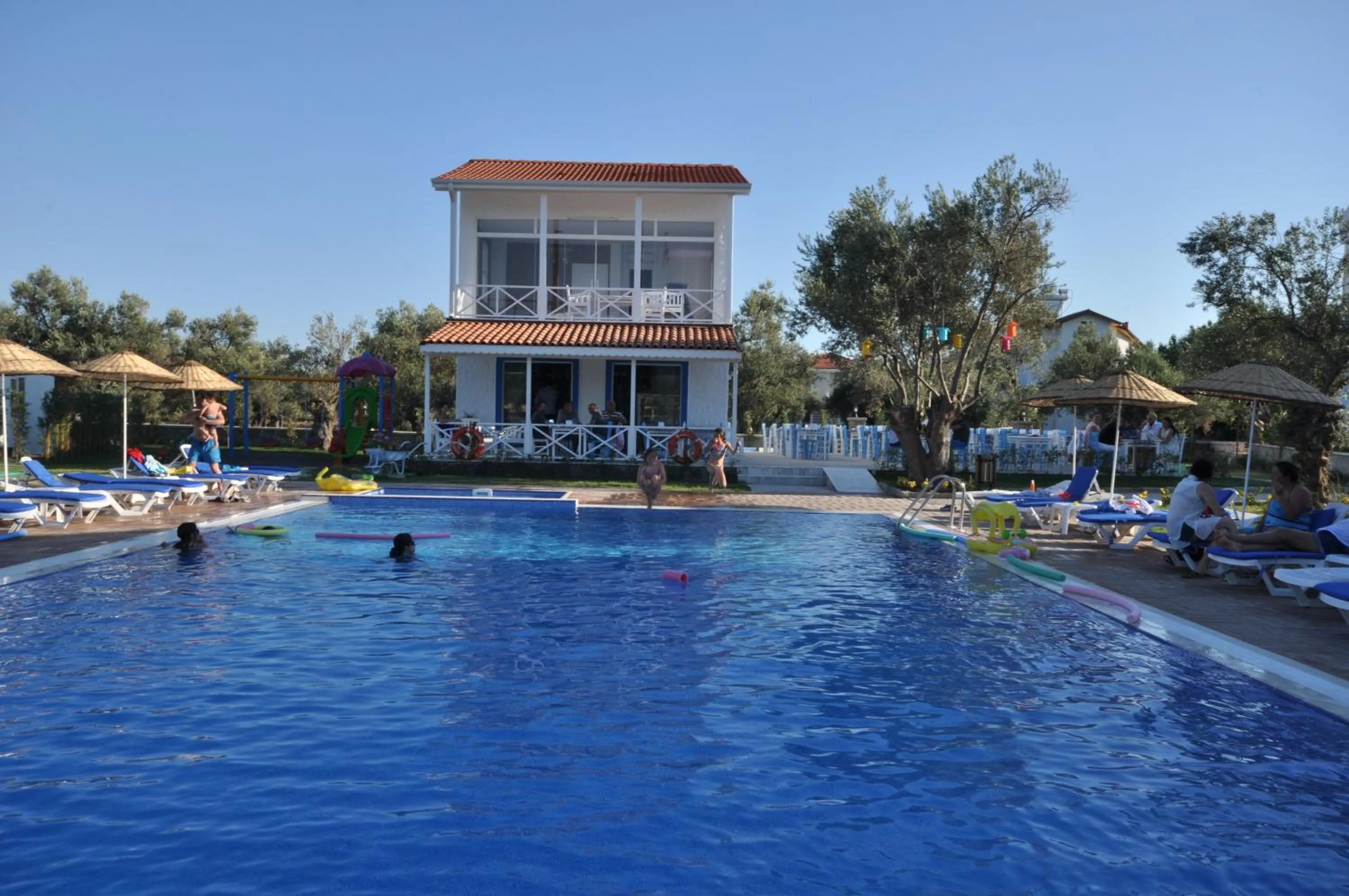 Swimming pool in Zeytin Arası Apart Otel