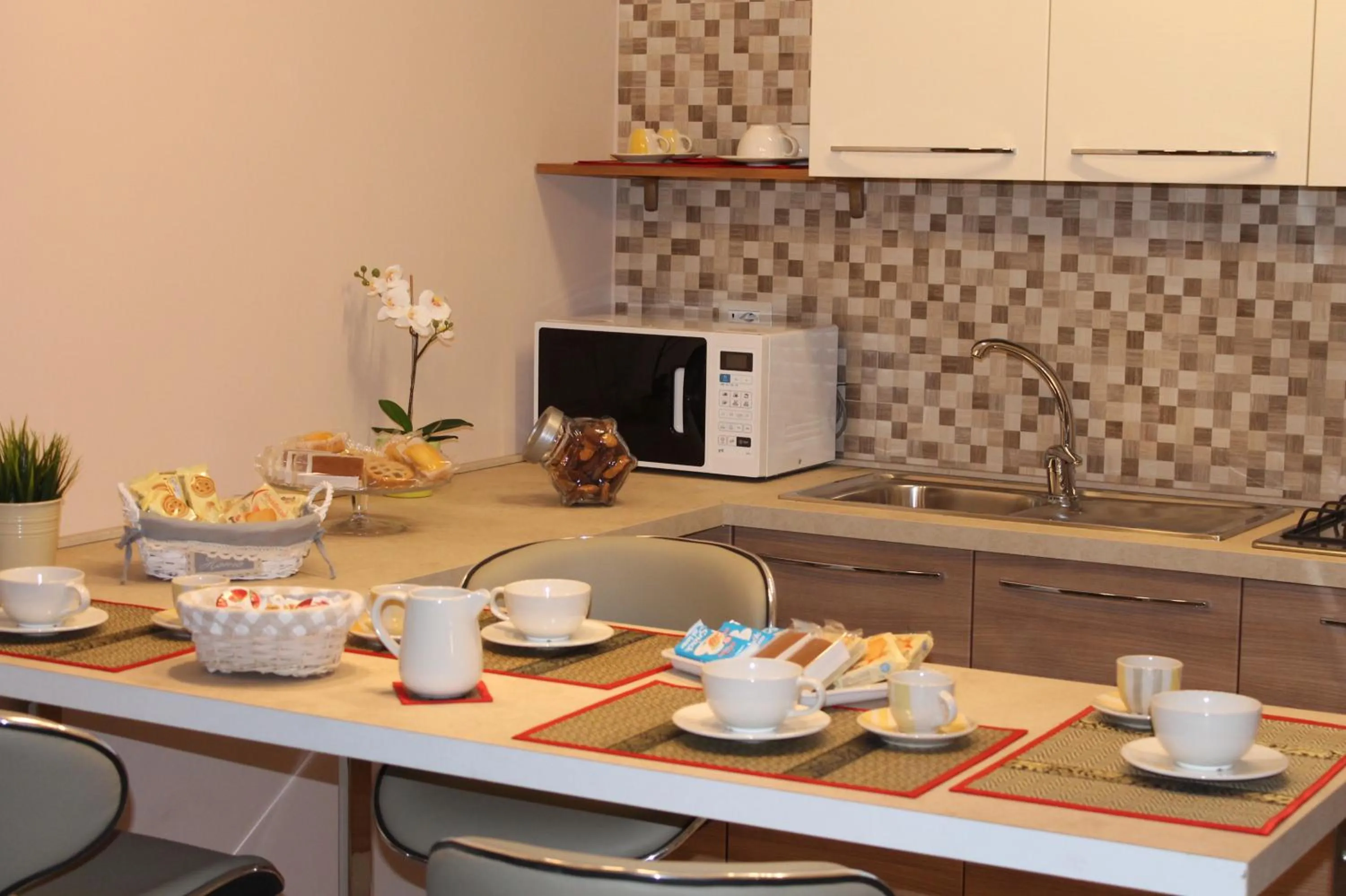 Kitchen or kitchenette in B&B Around the World