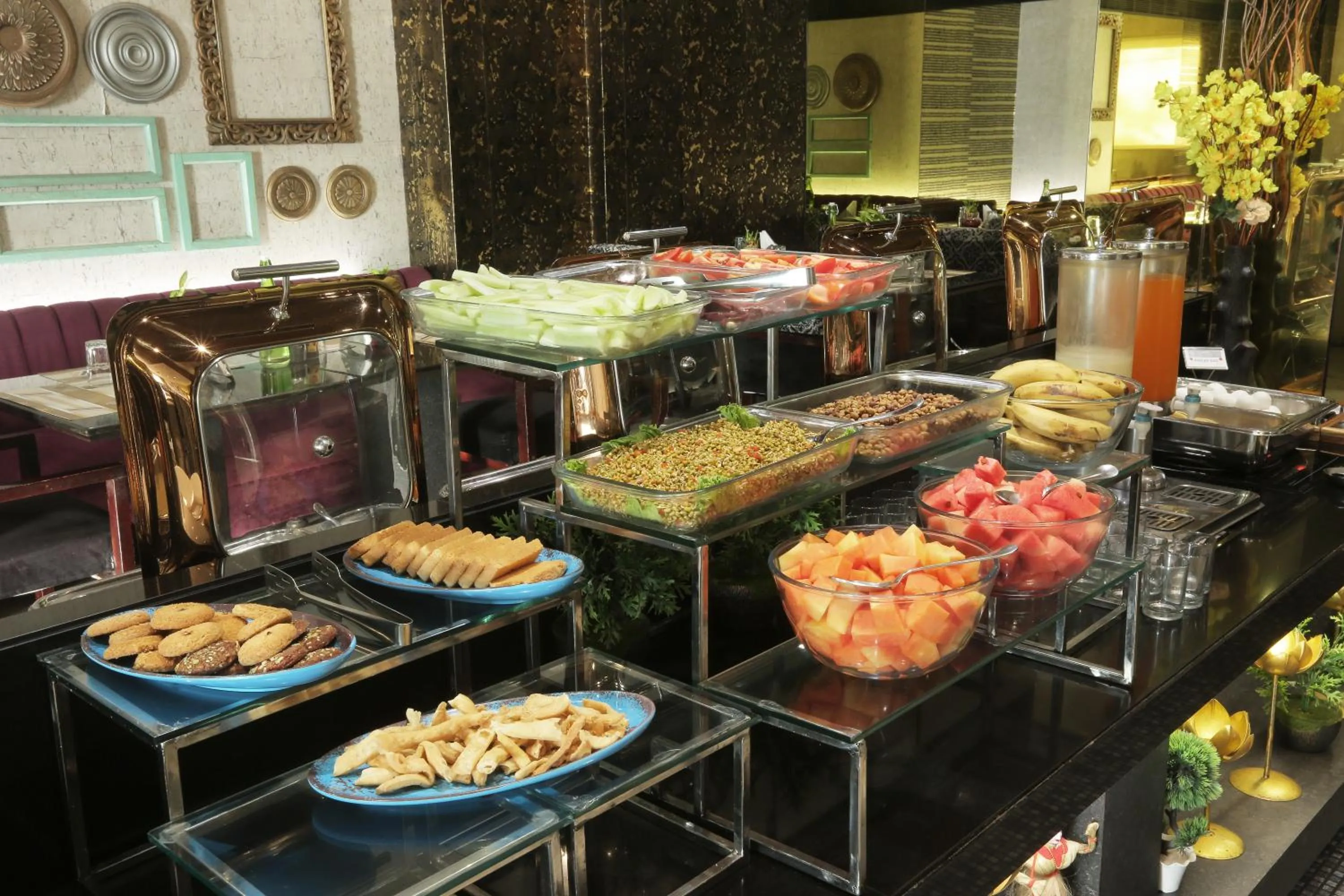 Food and drinks in Vesta Maurya Palace