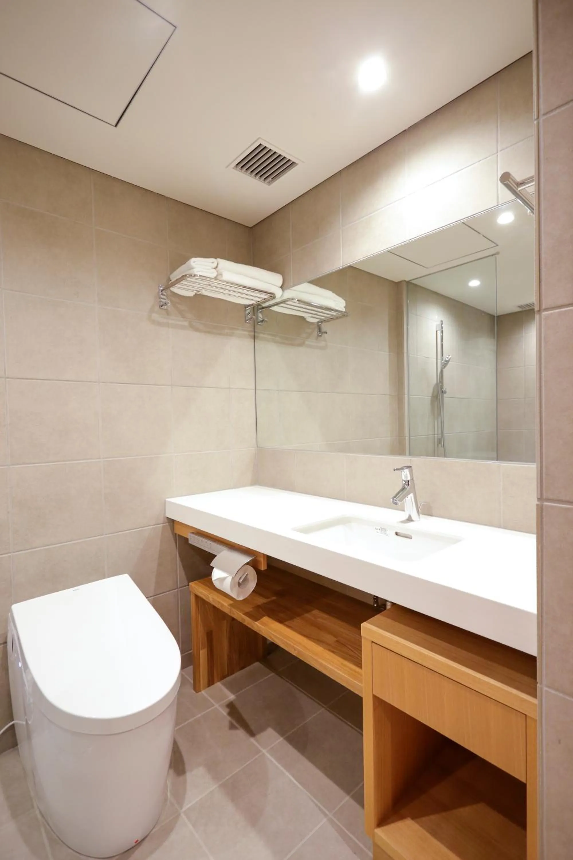 Bathroom in Kaminarimon Ryokan