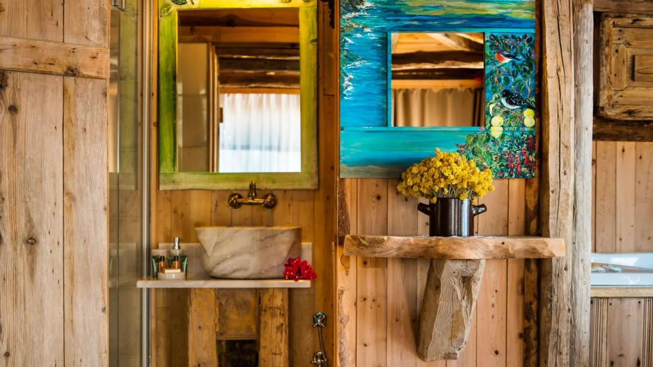 Bathroom in Fidanka Hotel