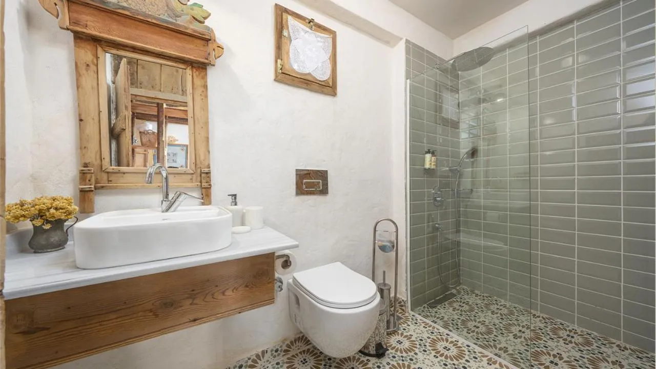 Shower in Fidanka Hotel