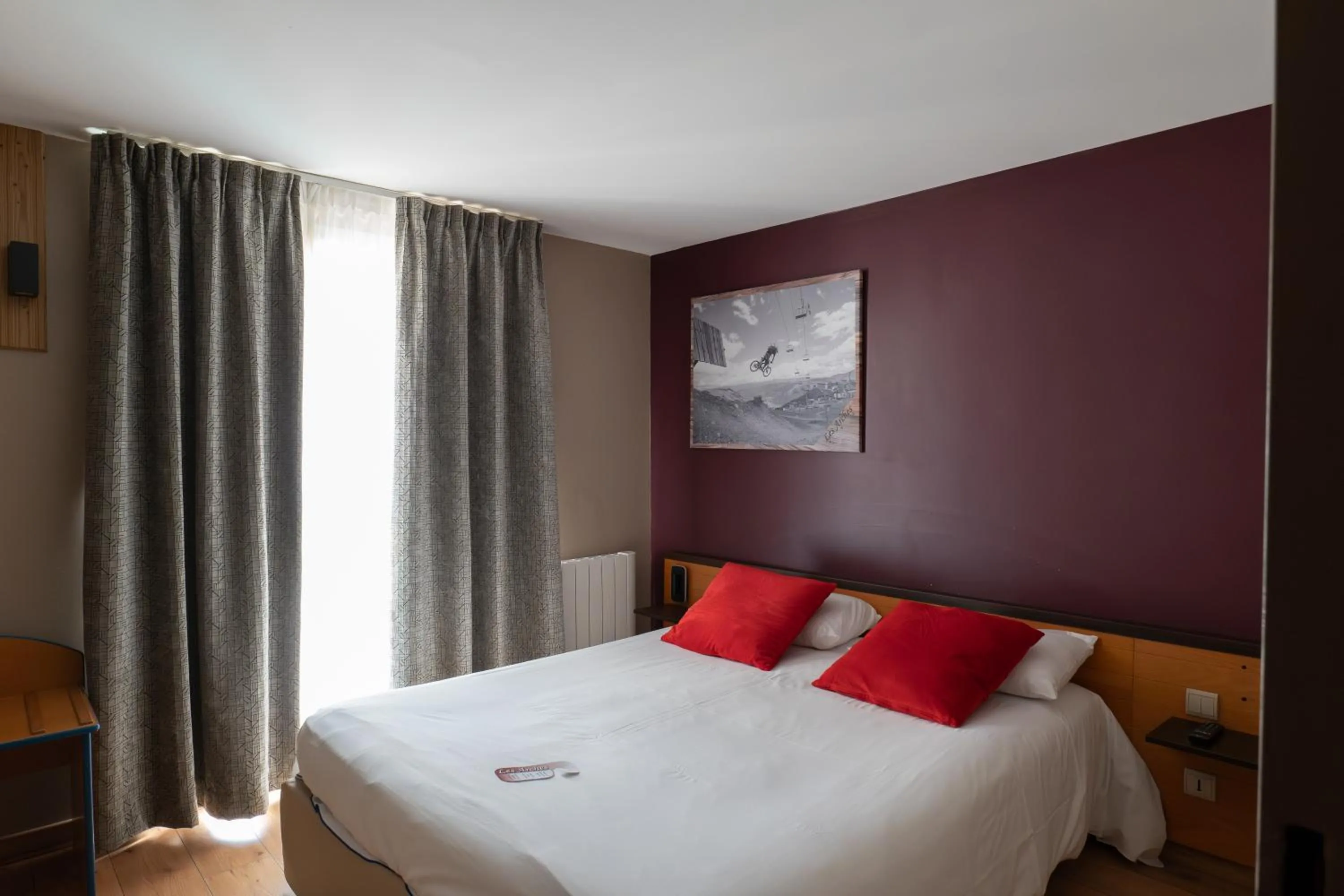 Bedroom, Bed in Hôtel Les Arches
