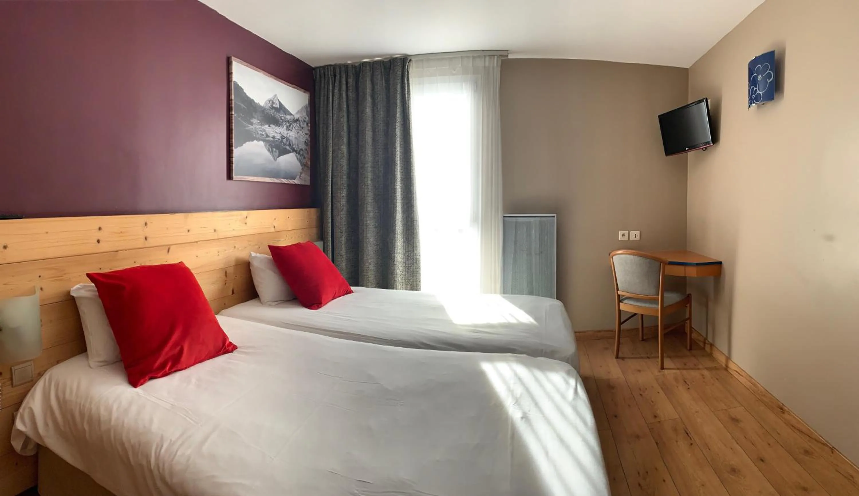 Bedroom, Bed in Hôtel Les Arches