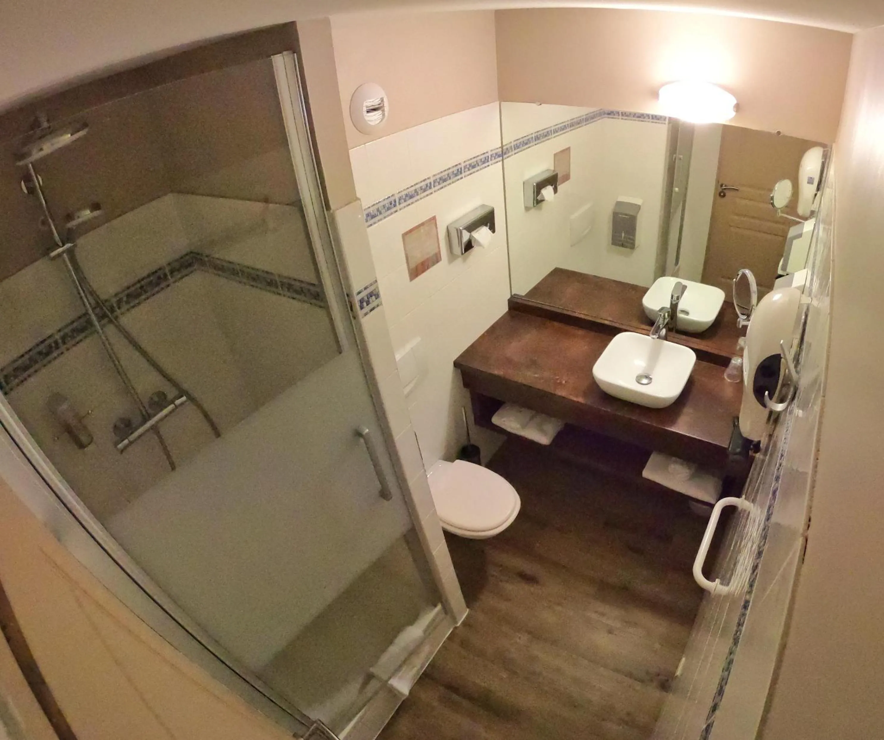 Bathroom in Hôtel Les Arches