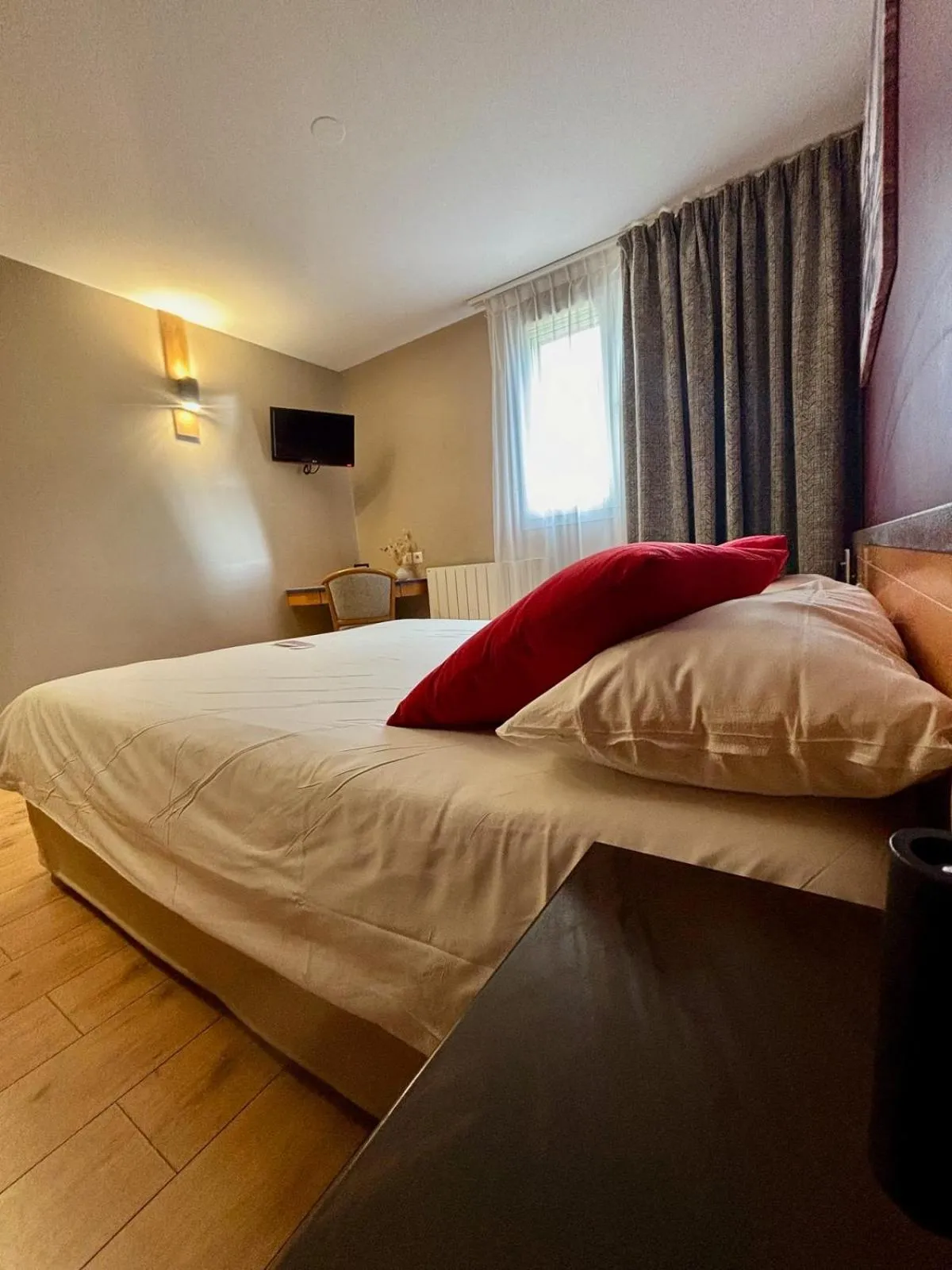Photo of the whole room, Bed in Hôtel Les Arches