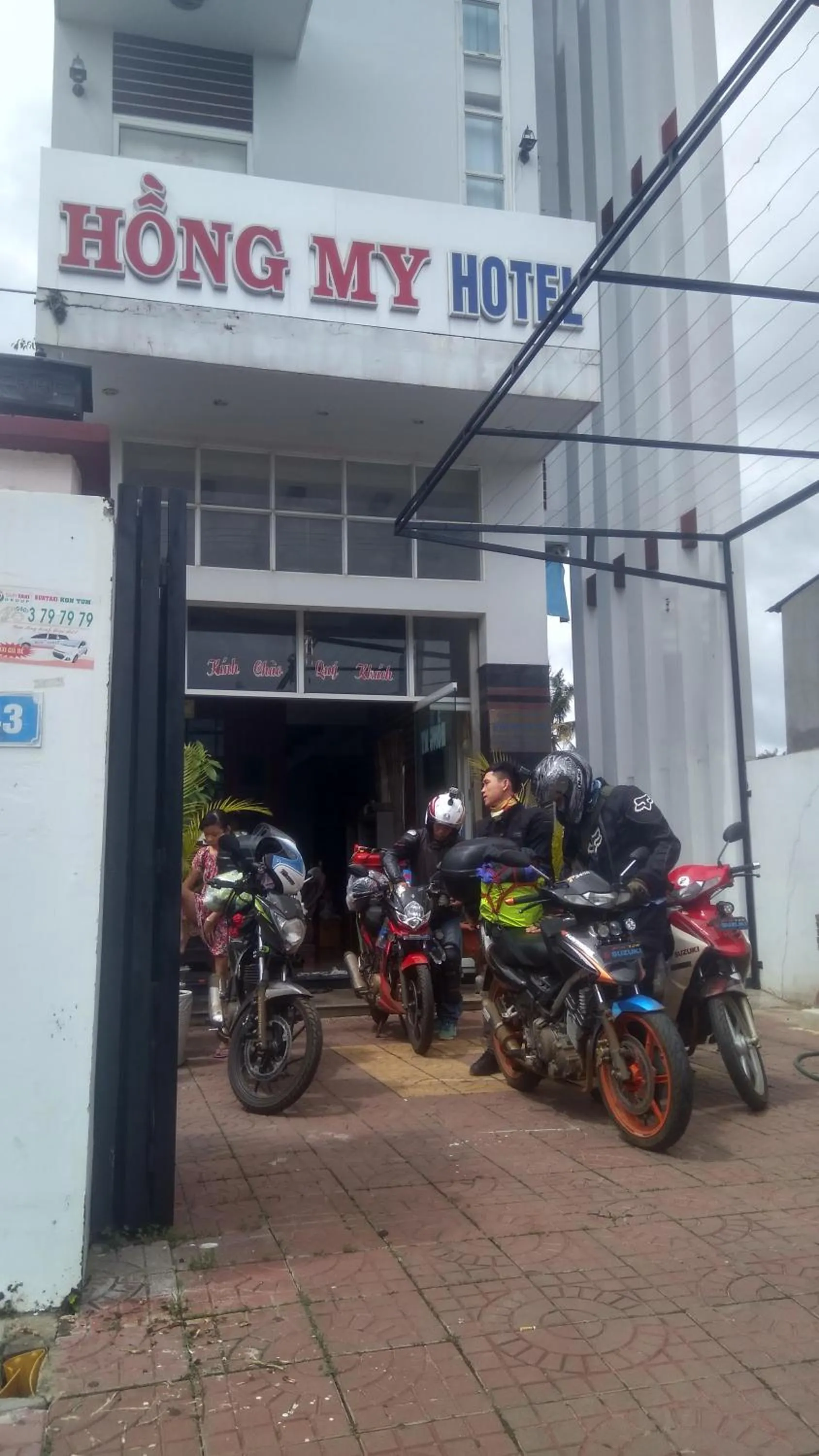 group of guests in Hong My Hotel