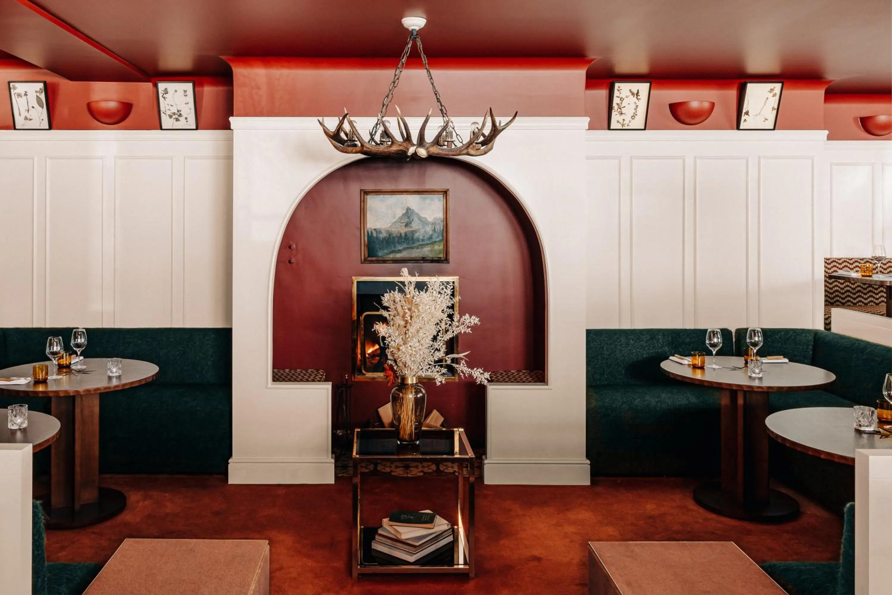 Restaurant/places to eat in Experimental Chalet