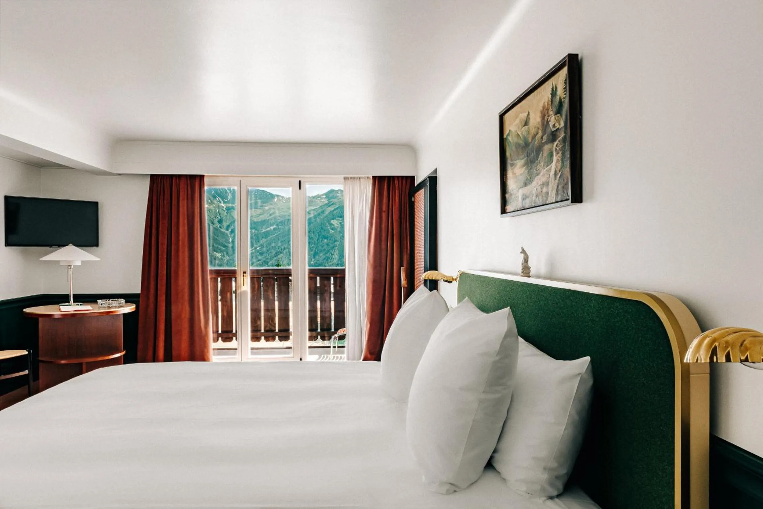 Living room, Bed in Experimental Chalet