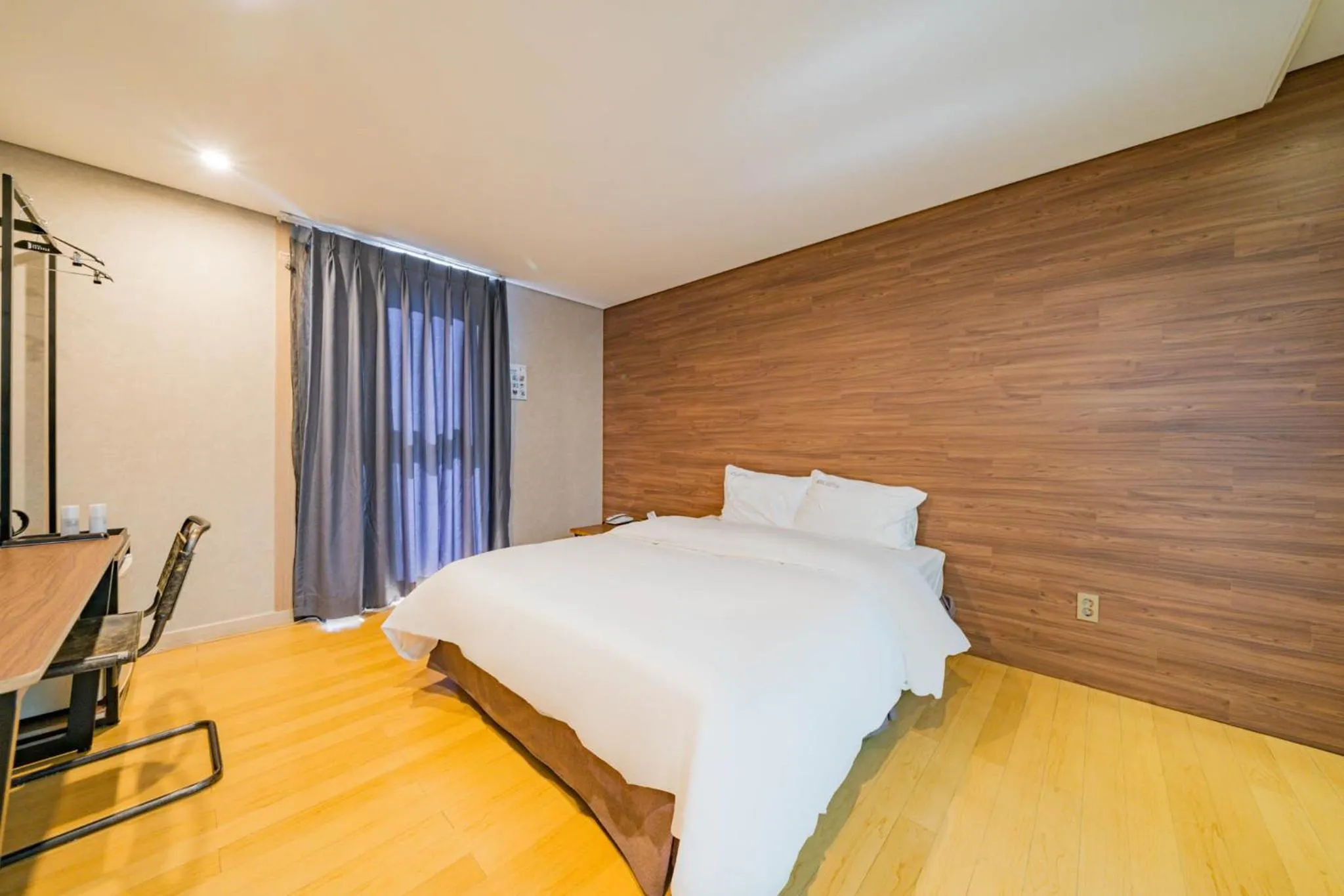 Photo of the whole room, Bed in Incheon Airport Hotel Seattle