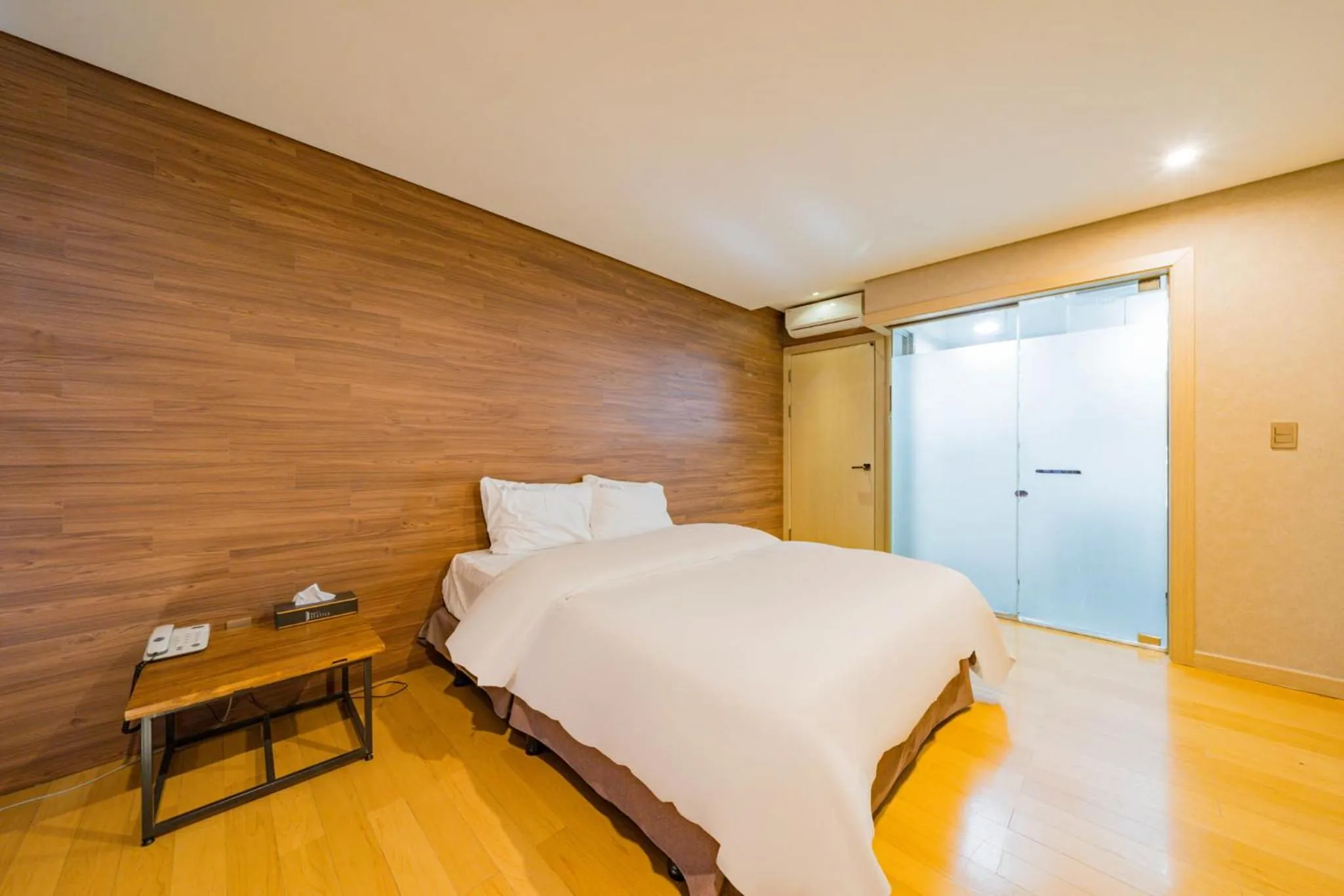 Photo of the whole room, Bed in Incheon Airport Hotel Seattle