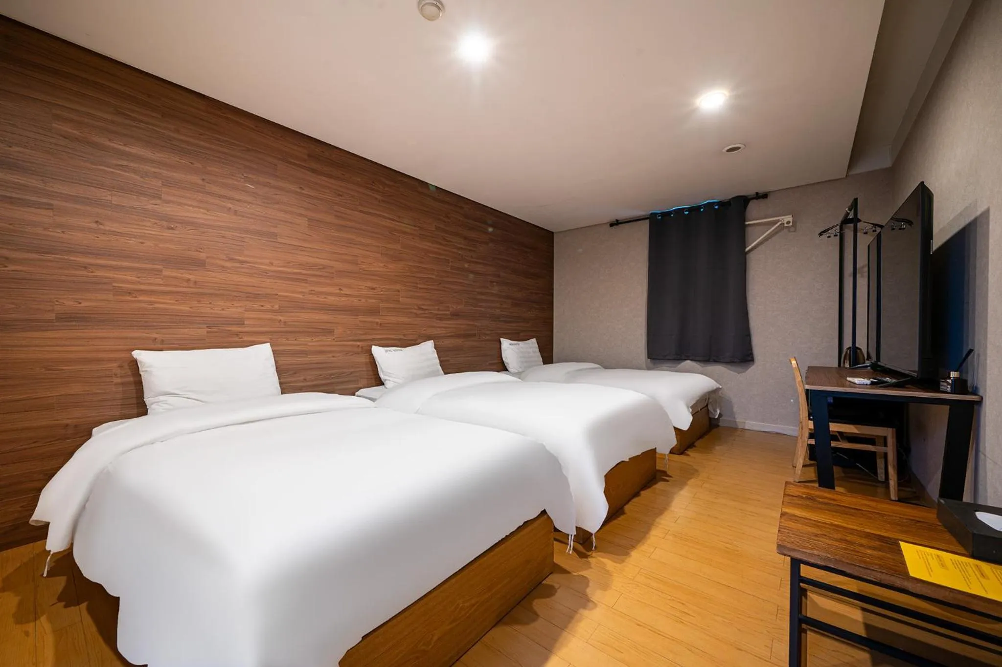 Photo of the whole room, Bed in Incheon Airport Hotel Seattle