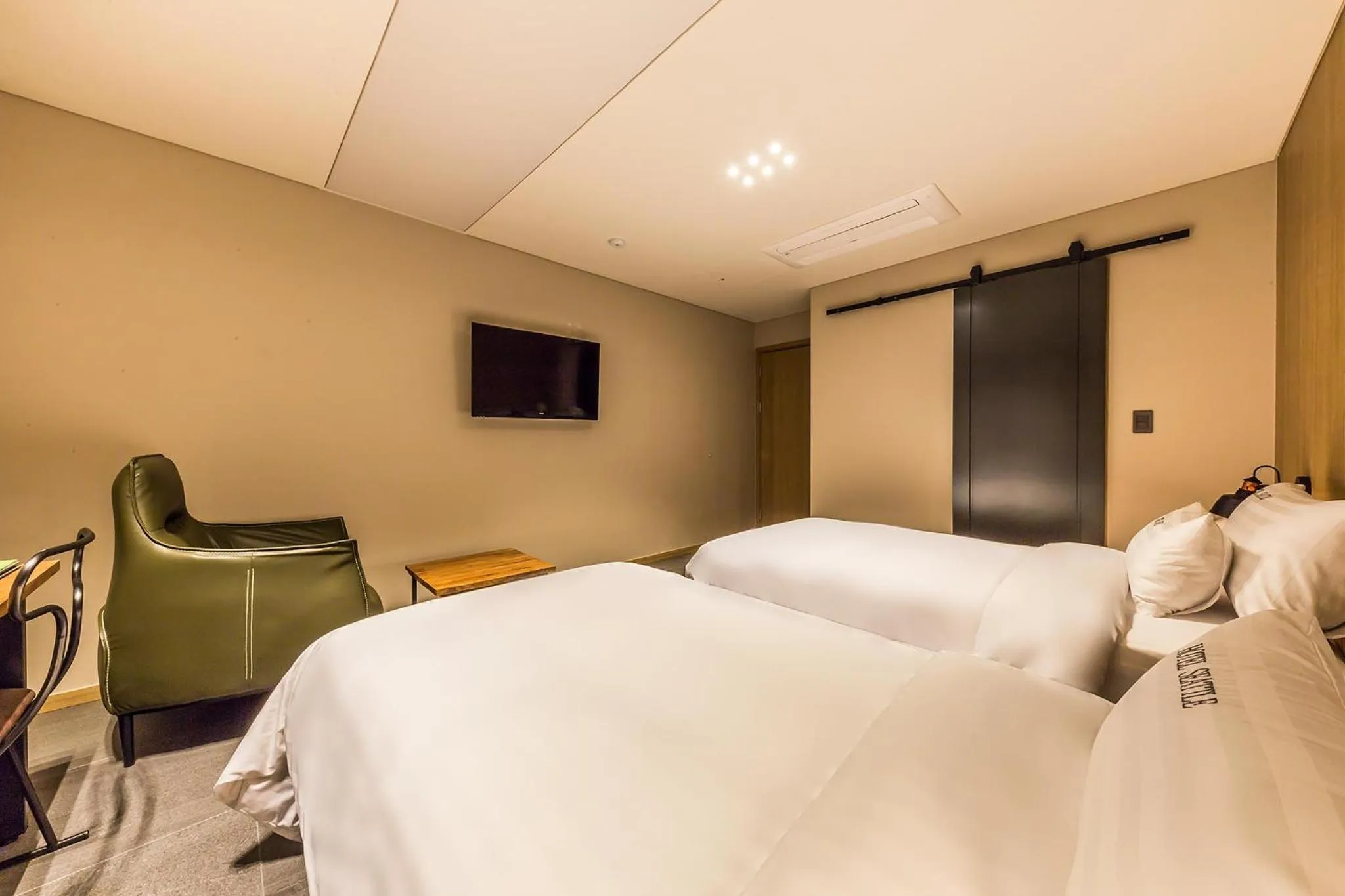 Bed in Incheon Airport Hotel Seattle