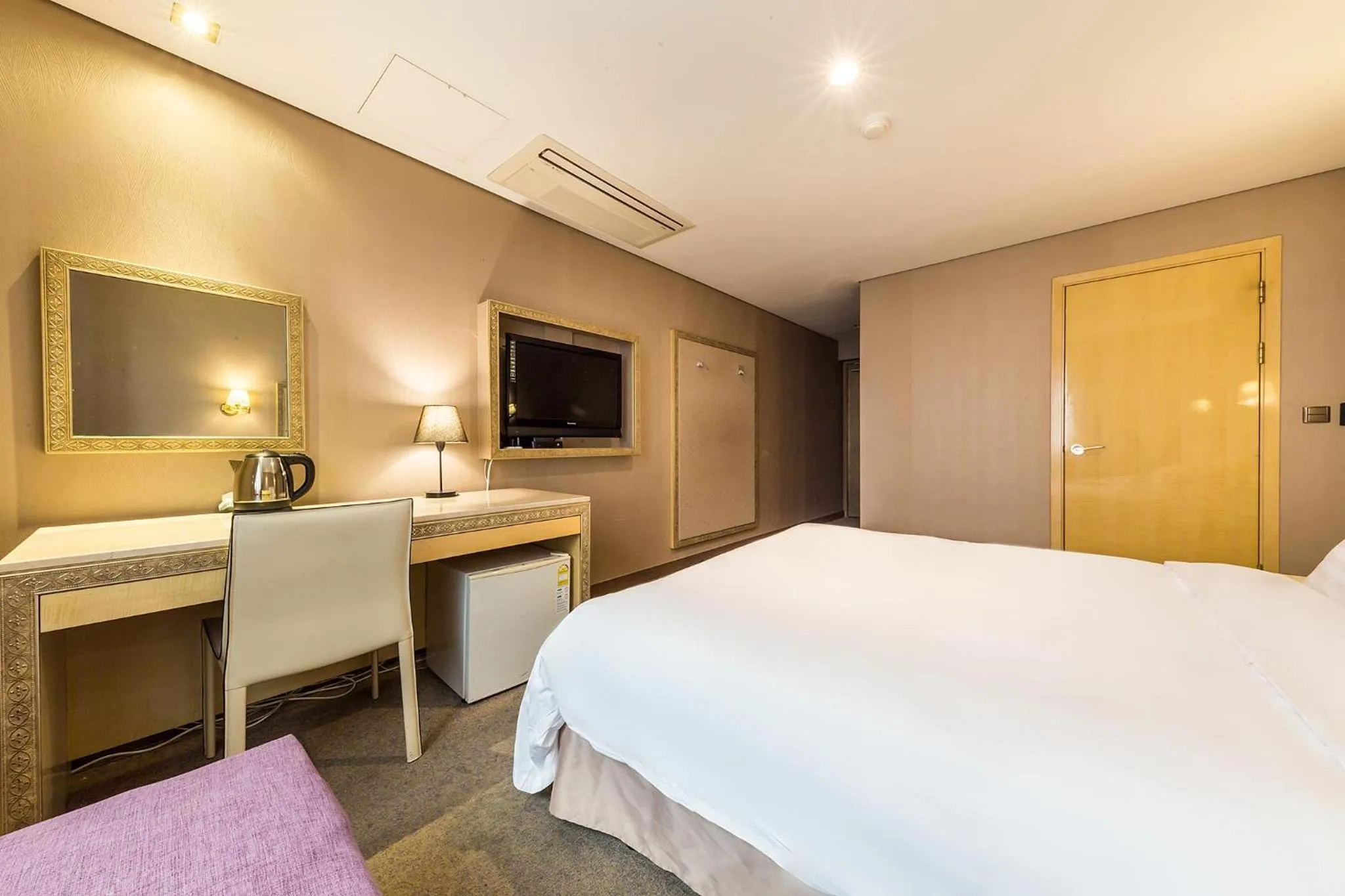 Bed in Incheon Airport Hotel Seattle